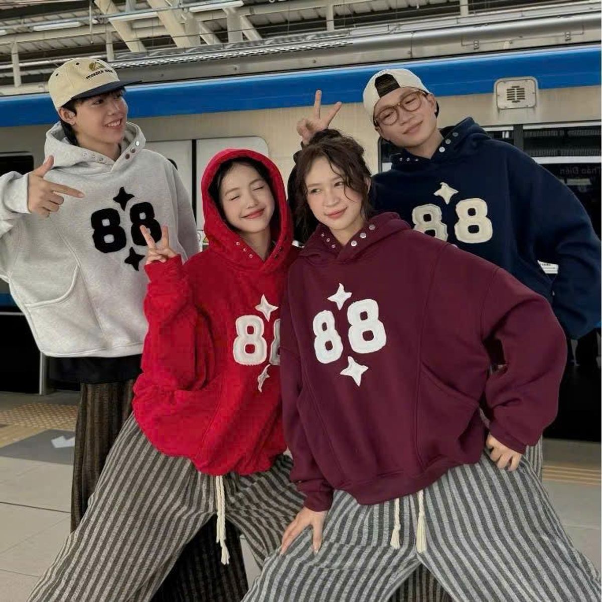 Áo Hoodie Chất Nỉ Xuất Khẩu Mềm Mịn Có Logo Thêu Nổi 88 Áo Hoodie Chất Nỉ Xuất Khẩu Mềm Mịn Có Logo Thêu Nổi 88