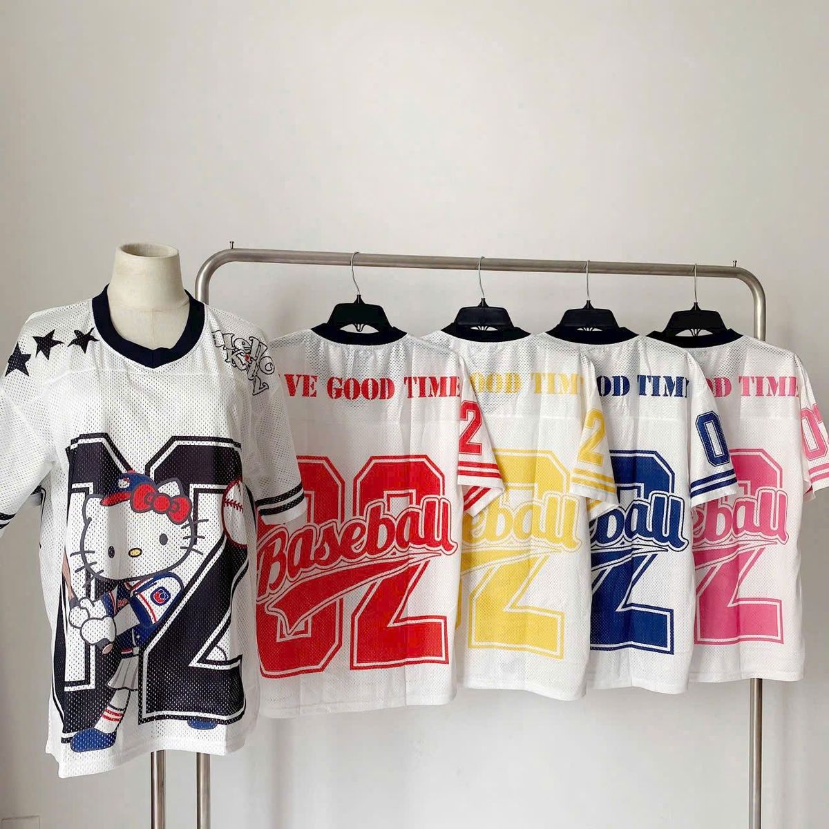 Áo Thun Lưới Mới Về - Đặc Điểm Nổi Bật in Hello Kitty Bóng Chày 02 Áo Thun Lưới Mới Về - Đặc Điểm Nổi Bật in Hello Kitty Bóng Chày 02