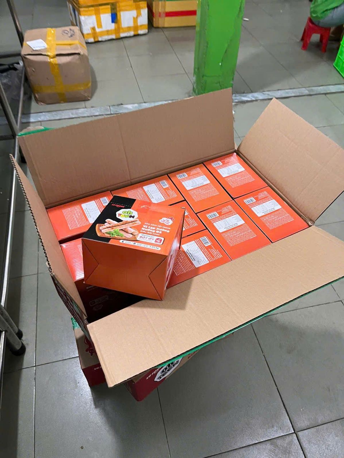 Xúc xích Ăn liền TT OH TEEn vị lạp xưởng hộp 1kg 25 cây Xúc xích Ăn liền TT OH TEEn vị lạp xưởng hộp 1kg 25 cây