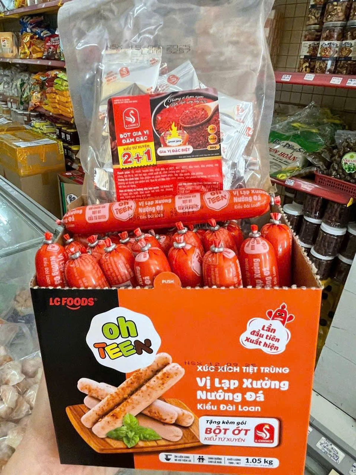 Xúc xích Ăn liền TT OH TEEn vị lạp xưởng hộp 1kg 25 cây Xúc xích Ăn liền TT OH TEEn vị lạp xưởng hộp 1kg 25 cây