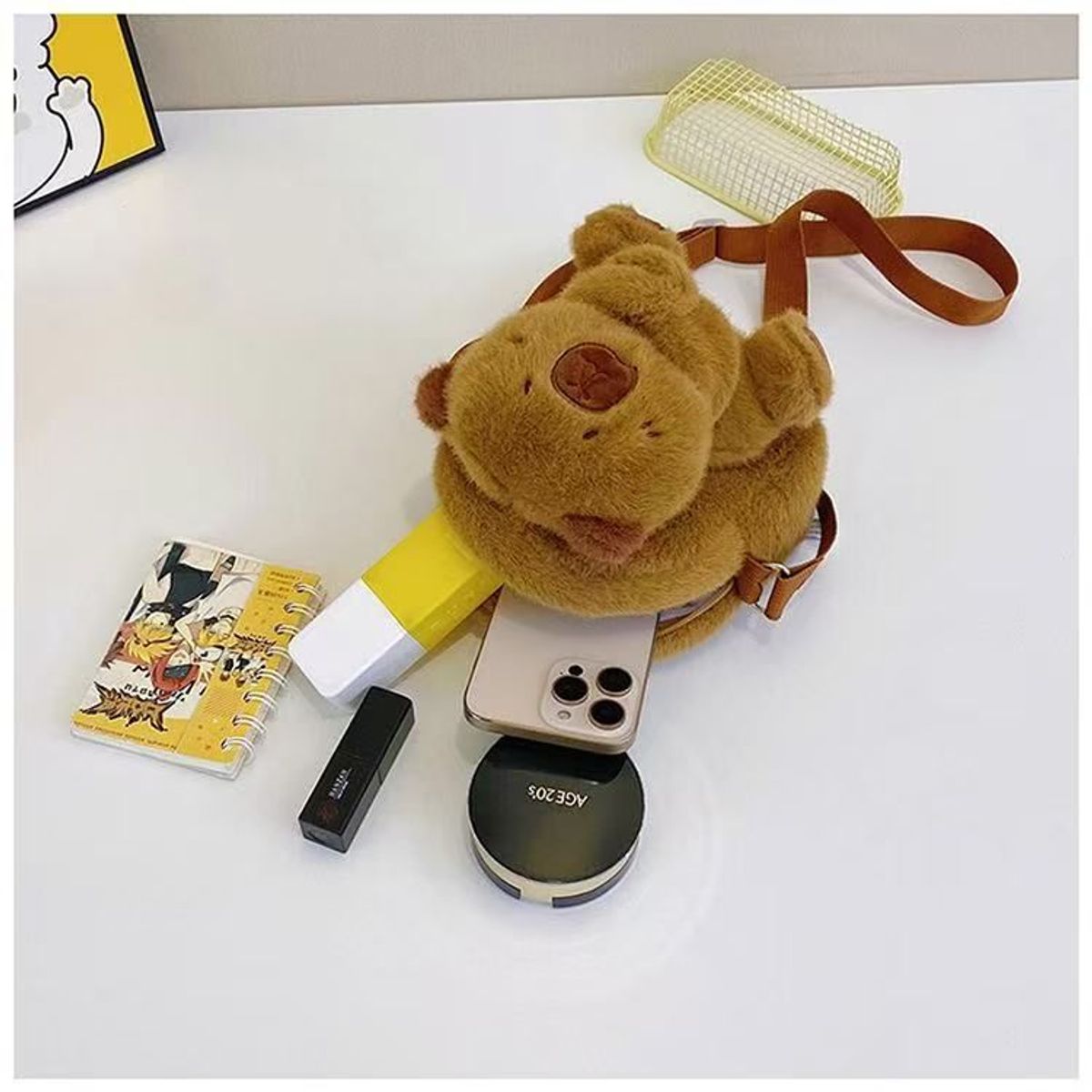 TÚI ĐEO CHÉO CAPIPARA KHOANH TAY SIÊU CUTE, NHÌN LÀ YÊU NGAY A855 - WINNIE HOUSE TÚI ĐEO CHÉO CAPIPARA KHOANH TAY SIÊU CUTE, NHÌN LÀ YÊU NGAY A855 - WINNIE HOUSE