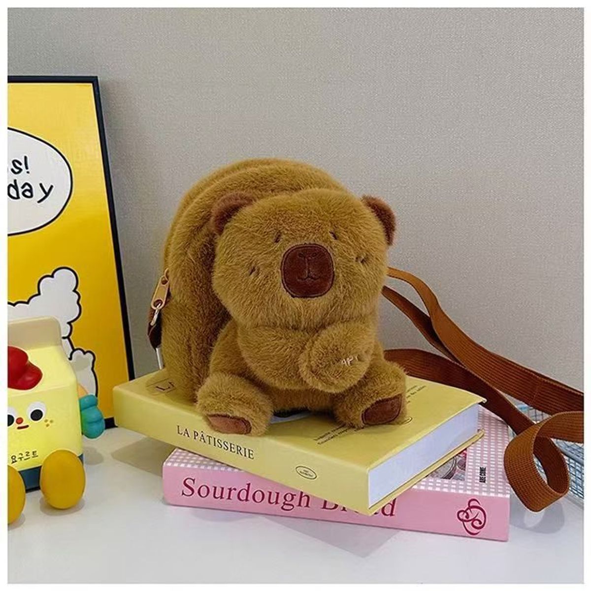 TÚI ĐEO CHÉO CAPIPARA KHOANH TAY SIÊU CUTE, NHÌN LÀ YÊU NGAY A855 - WINNIE HOUSE TÚI ĐEO CHÉO CAPIPARA KHOANH TAY SIÊU CUTE, NHÌN LÀ YÊU NGAY A855 - WINNIE HOUSE
