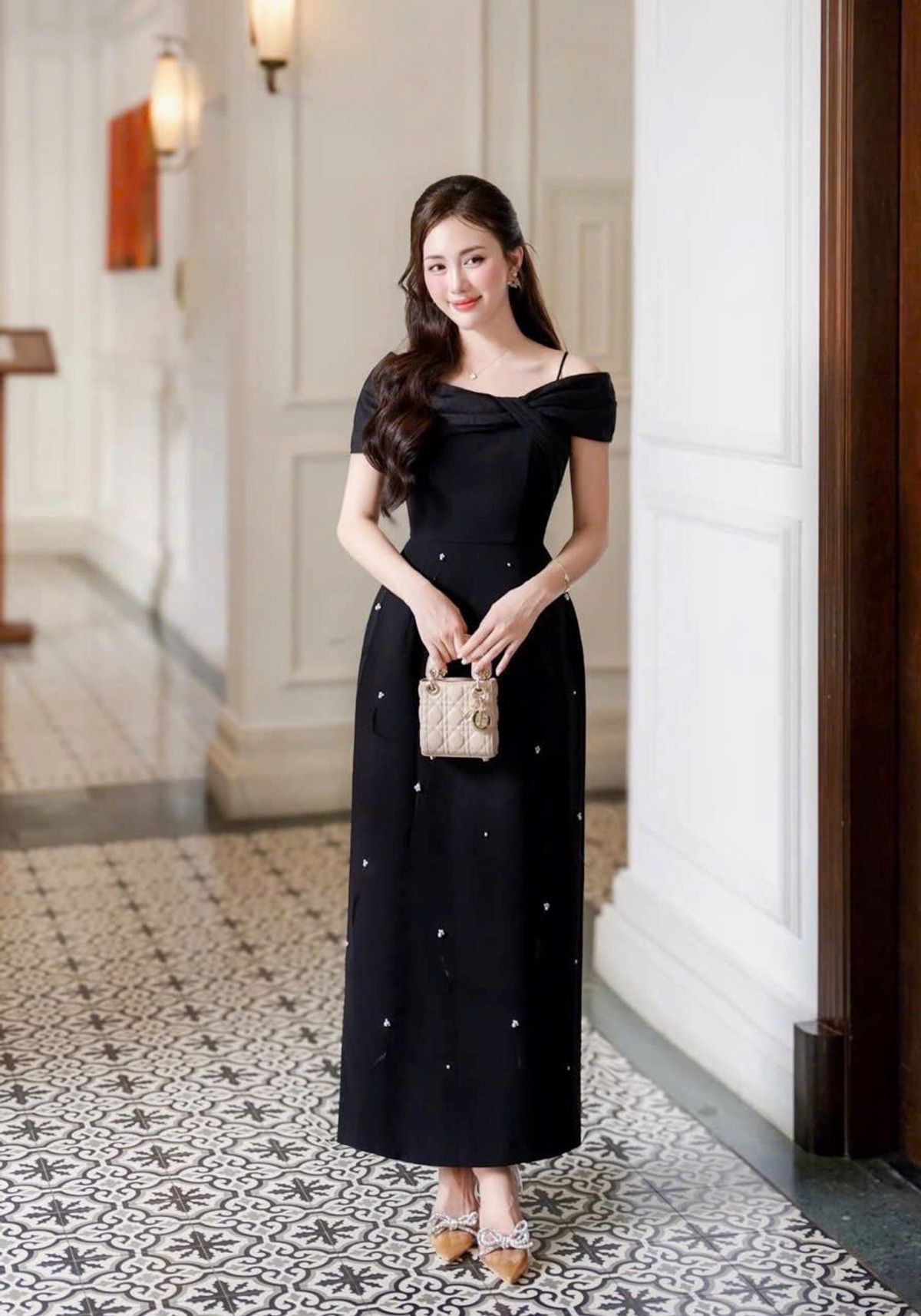 Đầm body trễ bái đính hạt sang trọng hàng cao cấp Sk756734 Đầm body trễ bái đính hạt sang trọng hàng cao cấp Sk756734