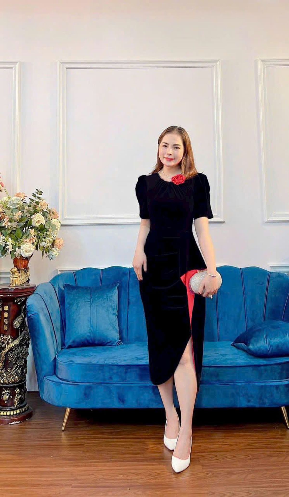 Đầm cổ yếm kết bông cườm chất liệu sang trọng hàng cao cấp Đầm cổ yếm kết bông cườm chất liệu sang trọng hàng cao cấp