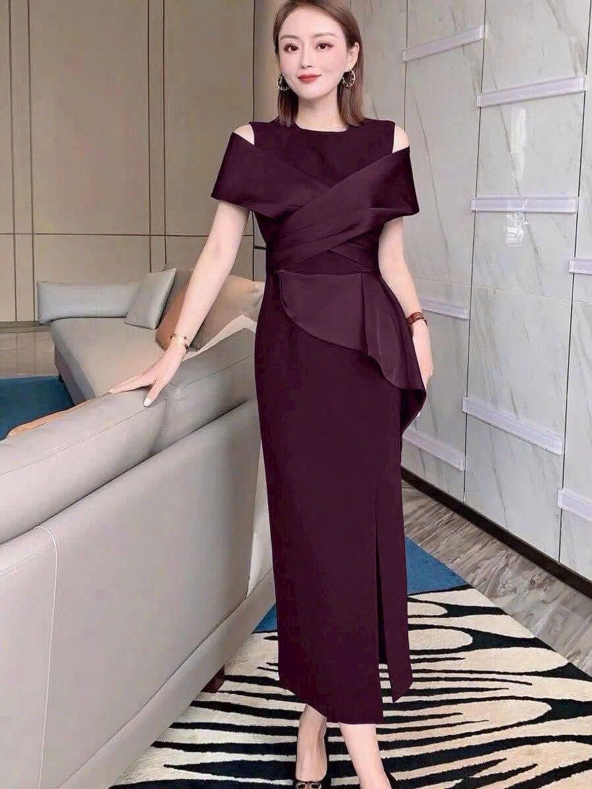Đầm body vai choàng thiết kế sang trọng hàng cao cấp Đầm body vai choàng thiết kế sang trọng hàng cao cấp