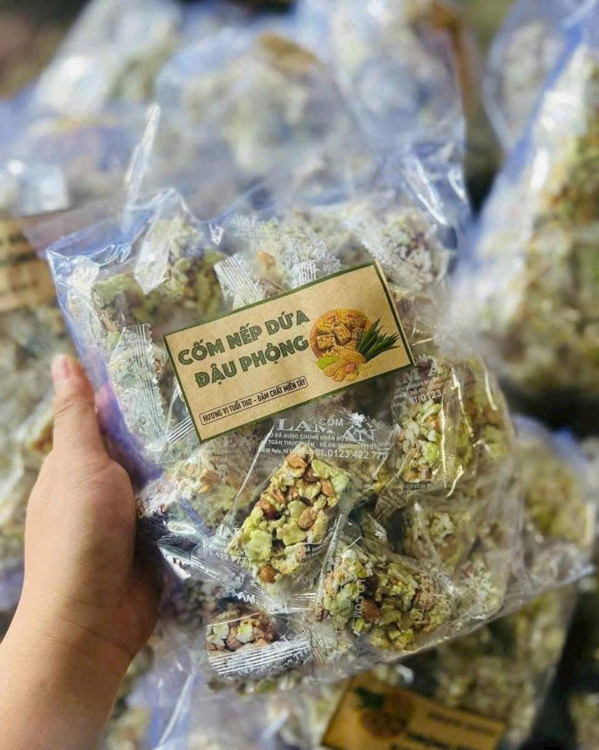 CỐM NẾP ĐẬU PHỘNG LÁ DỨA CỐT DỪA TUỔI THƠ 1KG - WINNIE HOUSE CỐM NẾP ĐẬU PHỘNG LÁ DỨA CỐT DỪA TUỔI THƠ 1KG - WINNIE HOUSE