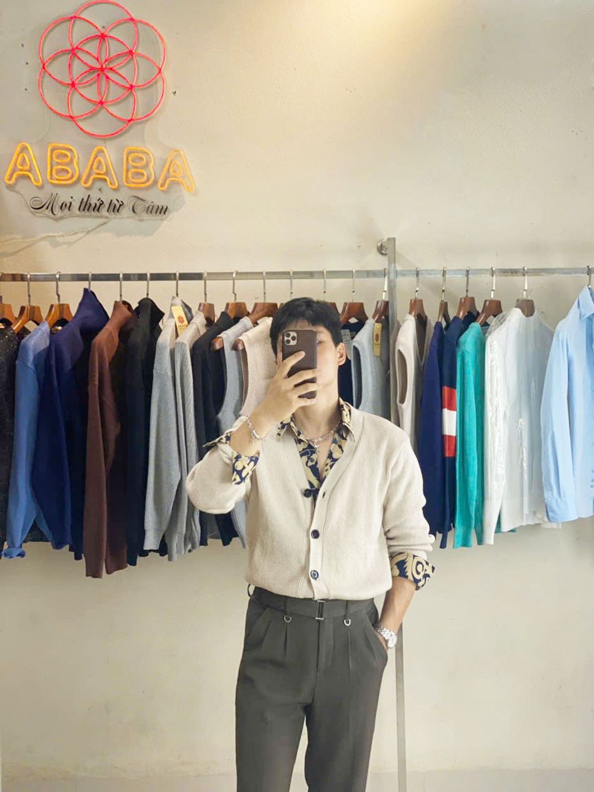 Áo len khoác ngoài Cardigan len nam form đẹp màu nhã nhặn chất mềm mại Cardigan-tron - Hà Đinh Áo len khoác ngoài Cardigan len nam form đẹp màu nhã nhặn chất mềm mại Cardigan-tron - Hà Đinh
