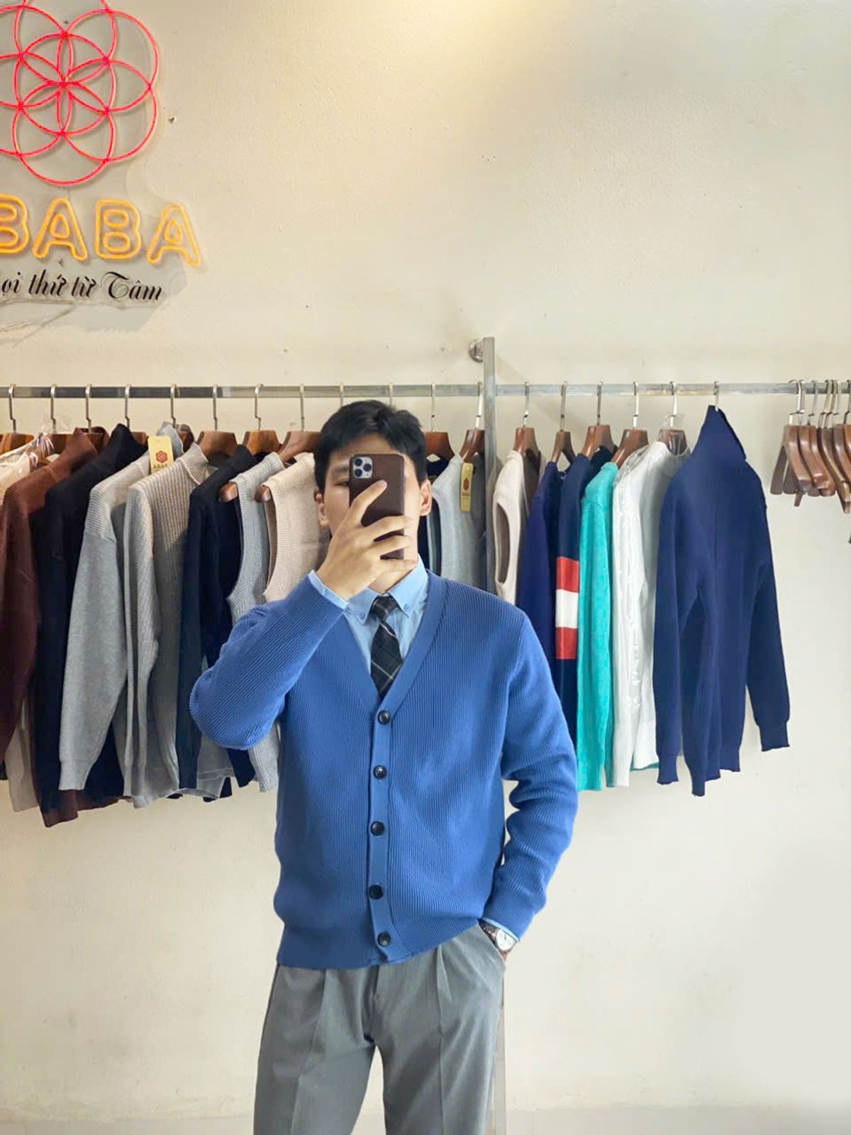 Áo len khoác ngoài Cardigan len nam form đẹp màu nhã nhặn chất mềm mại Cardigan-tron - Hà Đinh Áo len khoác ngoài Cardigan len nam form đẹp màu nhã nhặn chất mềm mại Cardigan-tron - Hà Đinh