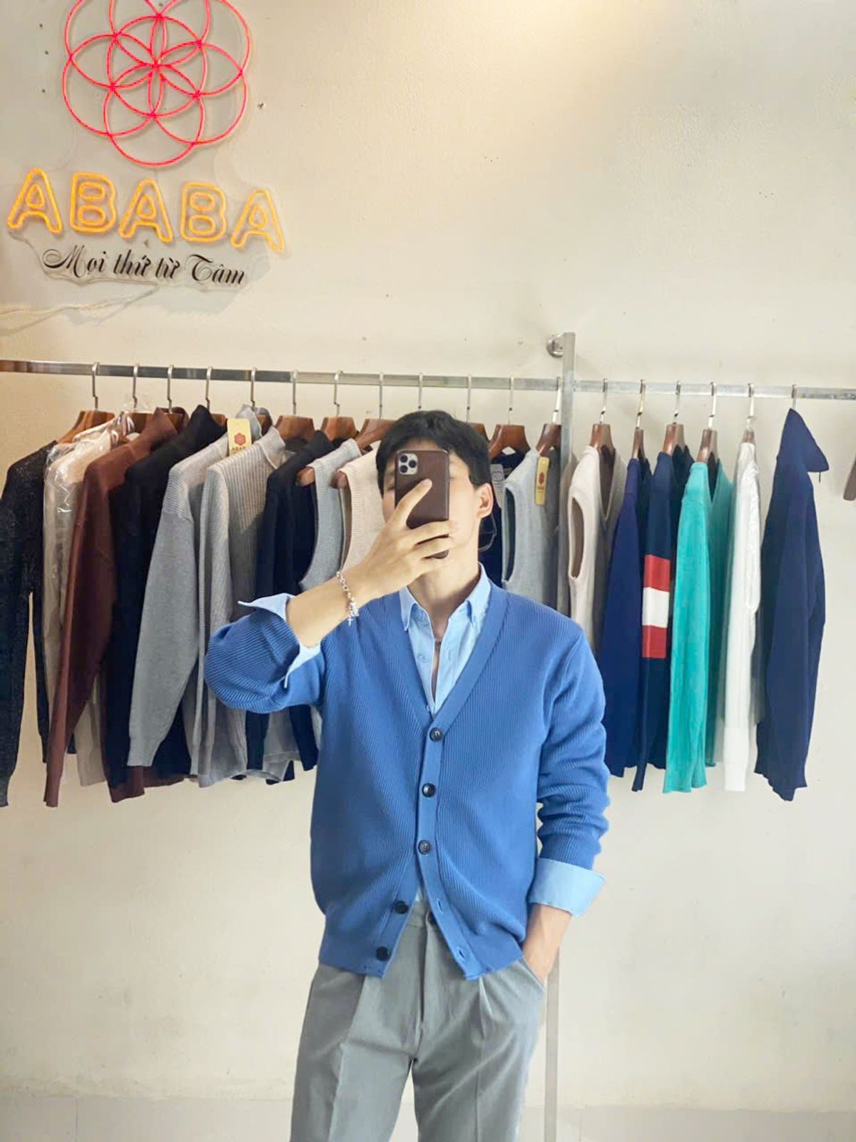Áo len khoác ngoài Cardigan len nam form đẹp màu nhã nhặn chất mềm mại Cardigan-tron - Hà Đinh Áo len khoác ngoài Cardigan len nam form đẹp màu nhã nhặn chất mềm mại Cardigan-tron - Hà Đinh