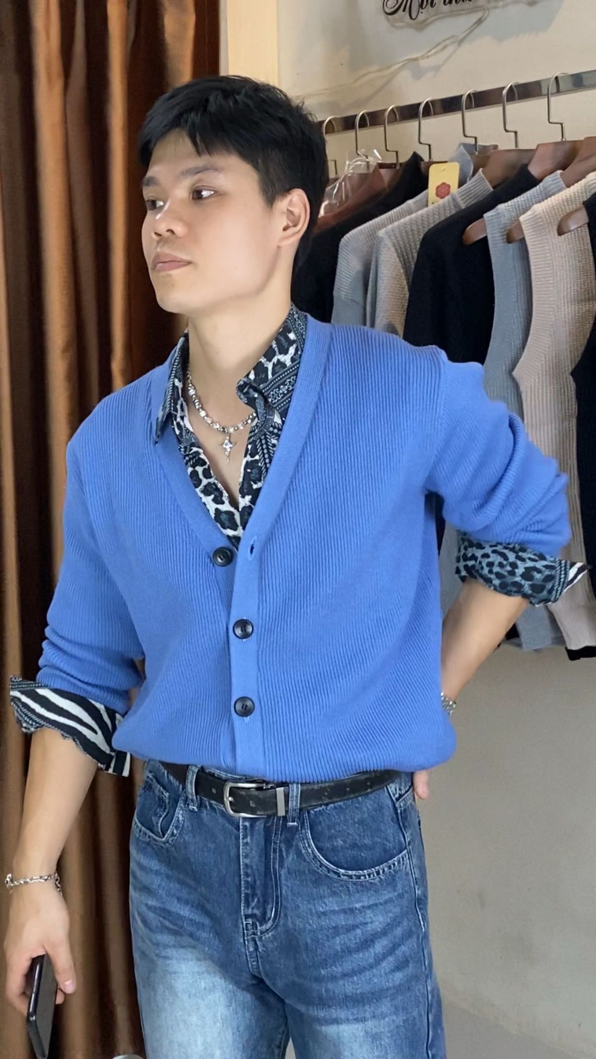 Áo len khoác ngoài Cardigan len nam form đẹp màu nhã nhặn chất mềm mại Cardigan-tron - Hà Đinh Áo len khoác ngoài Cardigan len nam form đẹp màu nhã nhặn chất mềm mại Cardigan-tron - Hà Đinh