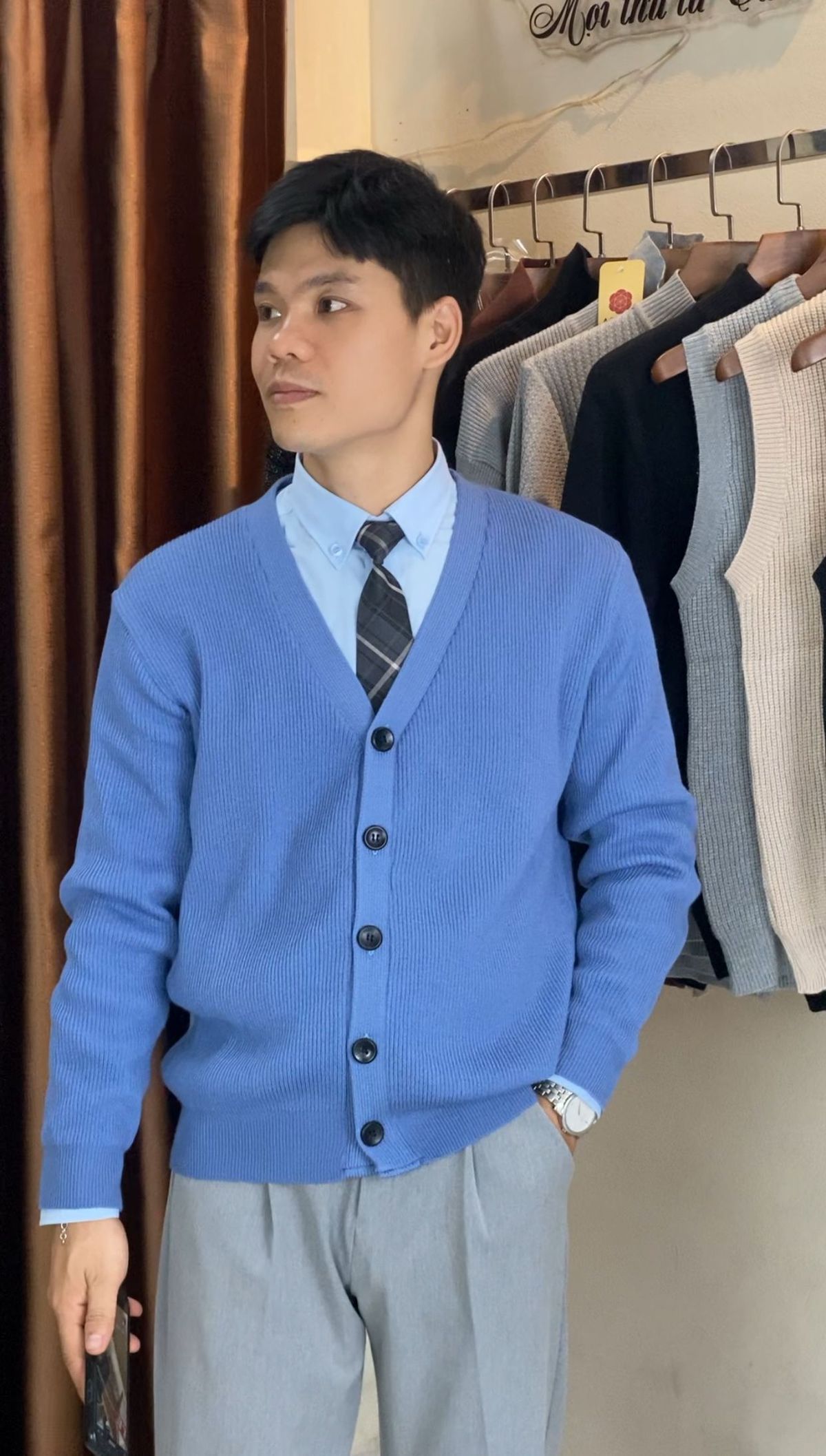 Áo len khoác ngoài Cardigan len nam form đẹp màu nhã nhặn chất mềm mại Cardigan-tron - Hà Đinh Áo len khoác ngoài Cardigan len nam form đẹp màu nhã nhặn chất mềm mại Cardigan-tron - Hà Đinh
