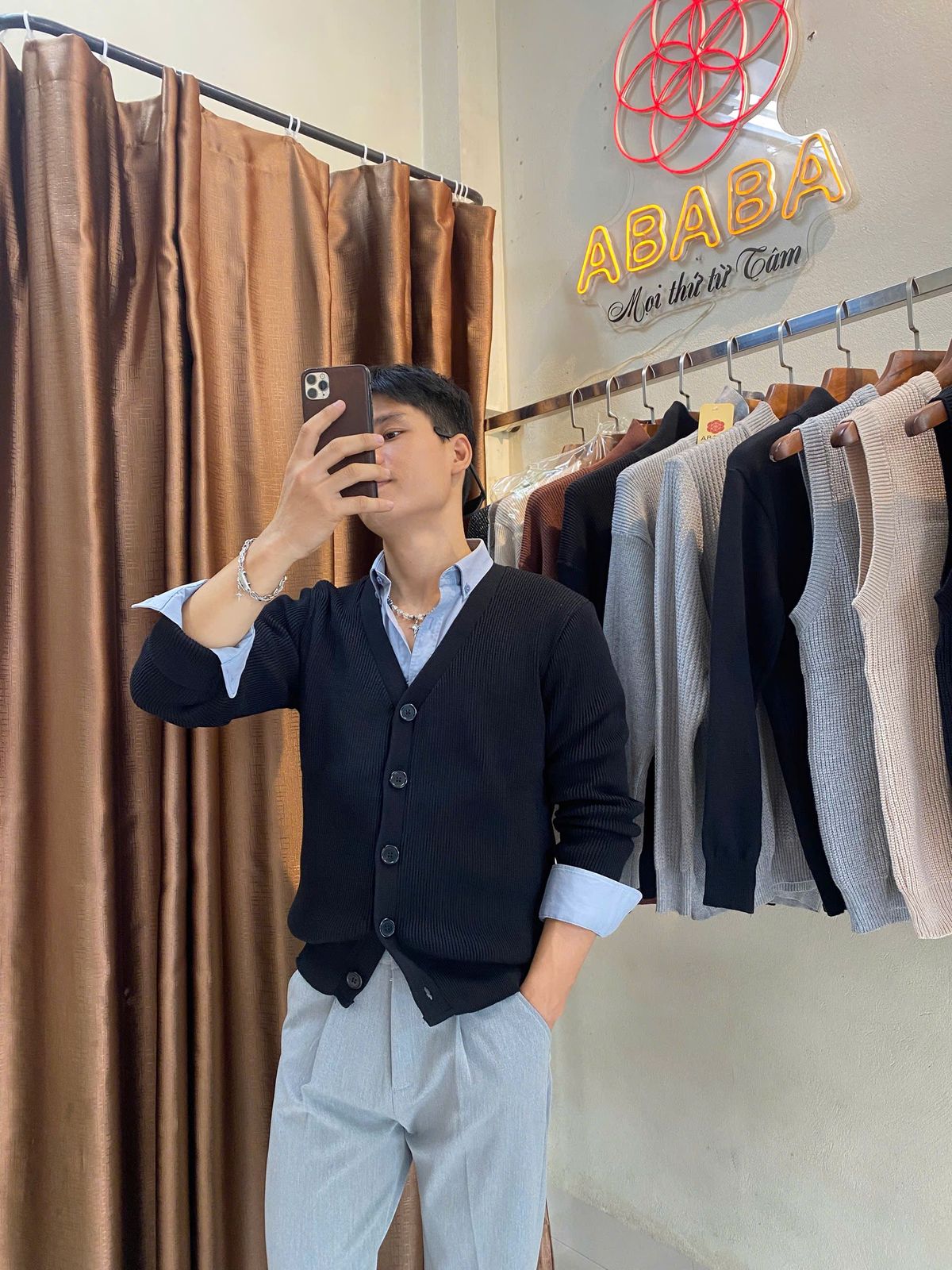 Áo len khoác ngoài Cardigan len nam form đẹp màu nhã nhặn chất mềm mại Cardigan-tron - Hà Đinh Áo len khoác ngoài Cardigan len nam form đẹp màu nhã nhặn chất mềm mại Cardigan-tron - Hà Đinh