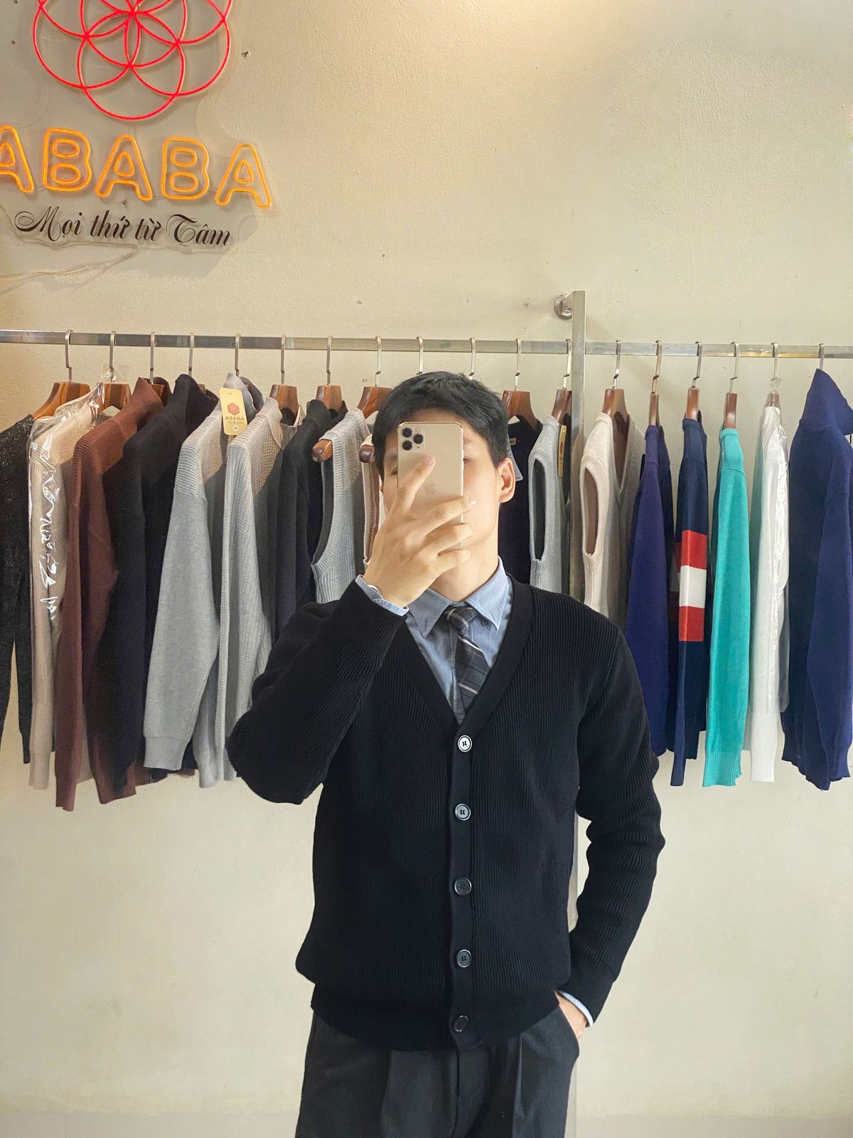 Áo len khoác ngoài Cardigan len nam form đẹp màu nhã nhặn chất mềm mại Cardigan-tron - Hà Đinh Áo len khoác ngoài Cardigan len nam form đẹp màu nhã nhặn chất mềm mại Cardigan-tron - Hà Đinh