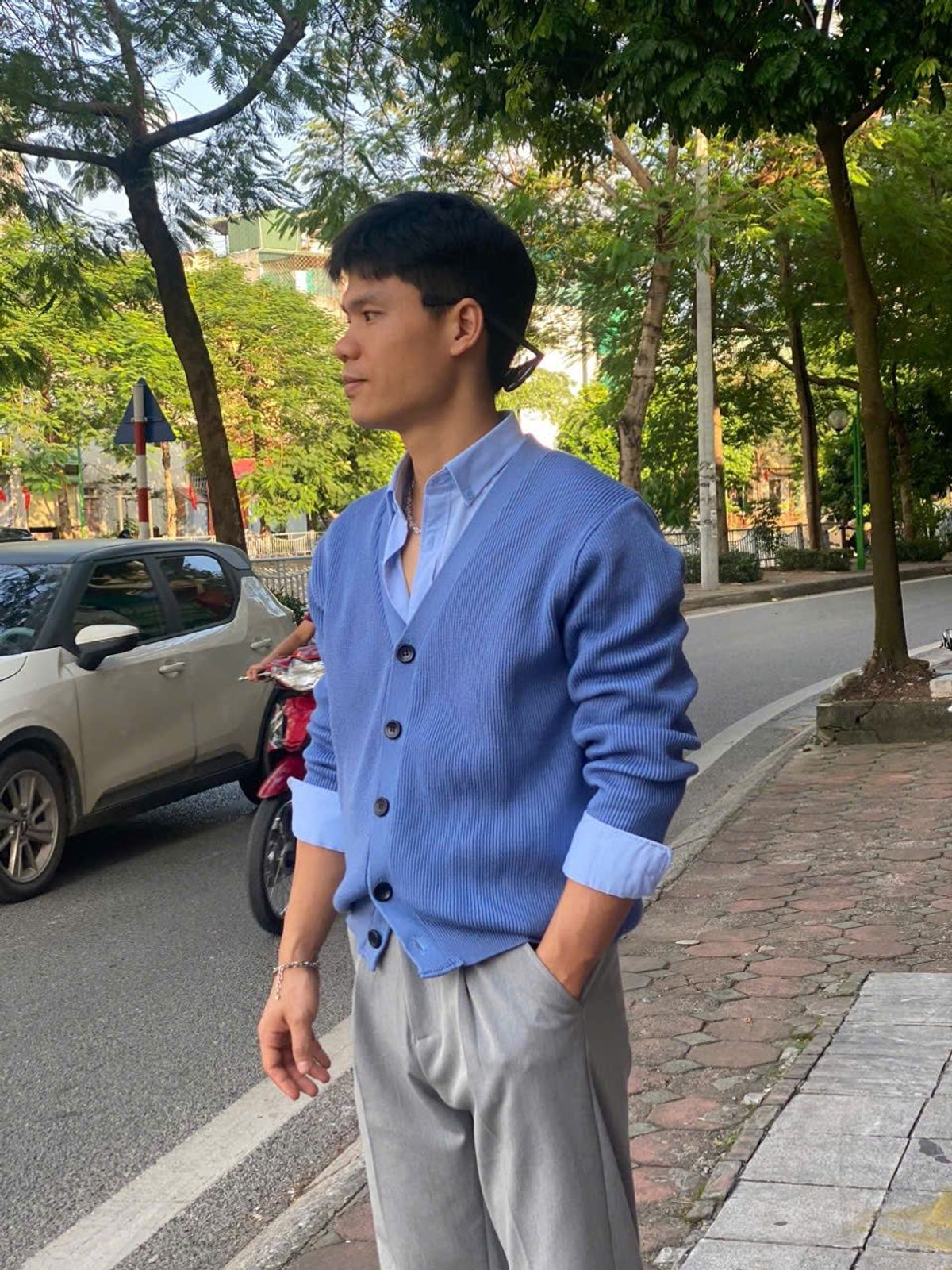 Áo len khoác ngoài Cardigan len nam form đẹp màu nhã nhặn chất mềm mại Cardigan-tron - Hà Đinh Áo len khoác ngoài Cardigan len nam form đẹp màu nhã nhặn chất mềm mại Cardigan-tron - Hà Đinh