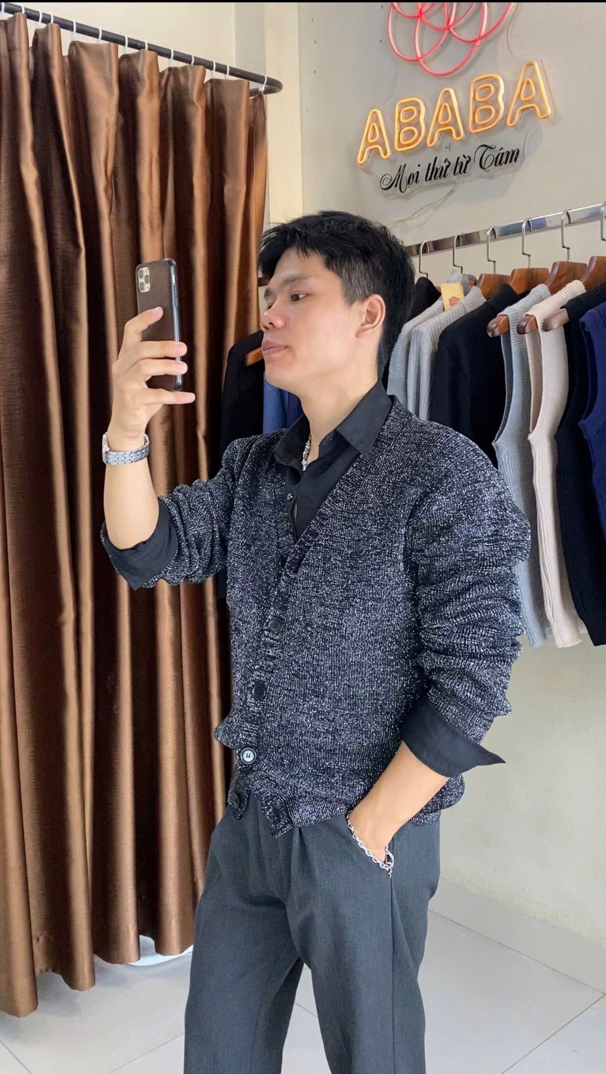 Áo len khoác ngoài Cardigan len nam form đẹp màu nhã nhặn chất mềm mại Cardigan-tron - Hà Đinh Áo len khoác ngoài Cardigan len nam form đẹp màu nhã nhặn chất mềm mại Cardigan-tron - Hà Đinh