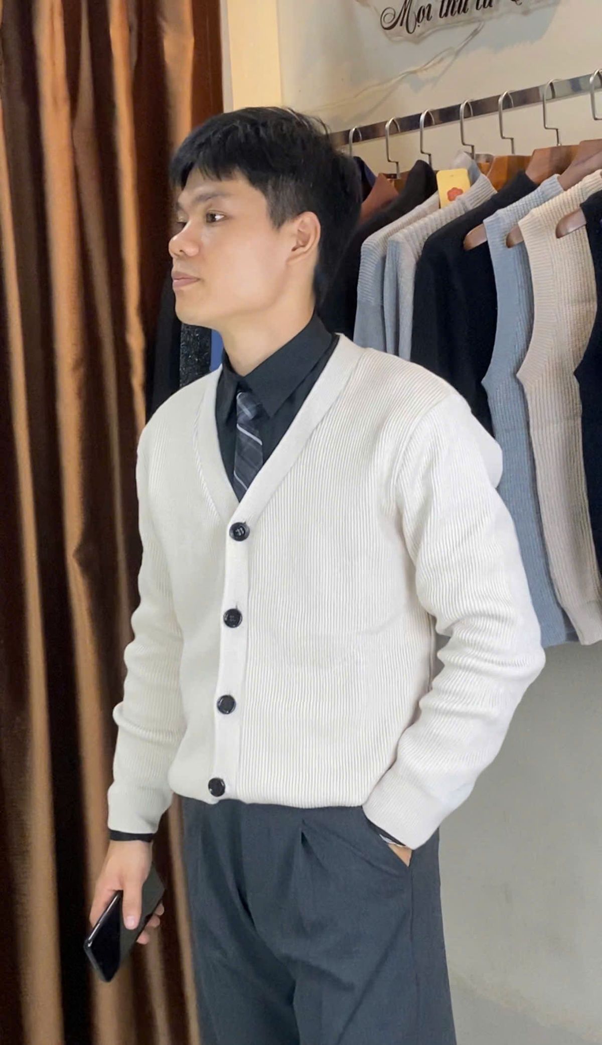 Áo len khoác ngoài Cardigan len nam form đẹp màu nhã nhặn chất mềm mại Cardigan-tron - Hà Đinh Áo len khoác ngoài Cardigan len nam form đẹp màu nhã nhặn chất mềm mại Cardigan-tron - Hà Đinh