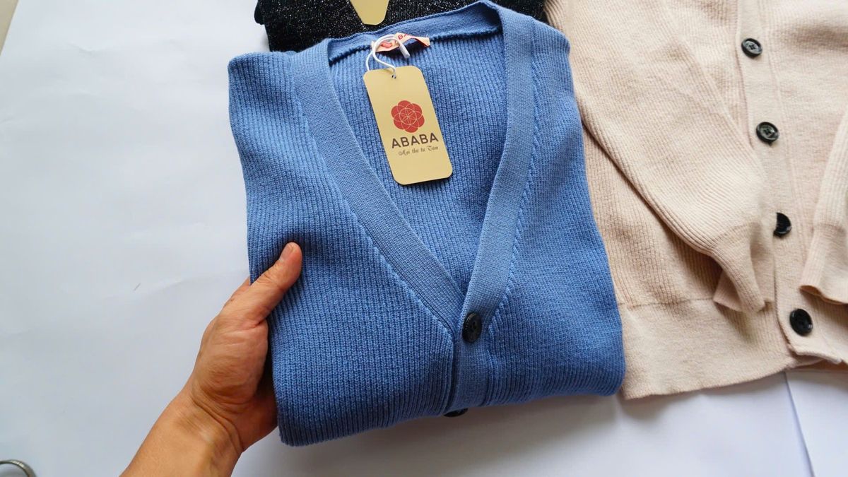 Áo len khoác ngoài Cardigan len nam form đẹp màu nhã nhặn chất mềm mại Cardigan-tron - Hà Đinh Áo len khoác ngoài Cardigan len nam form đẹp màu nhã nhặn chất mềm mại Cardigan-tron - Hà Đinh