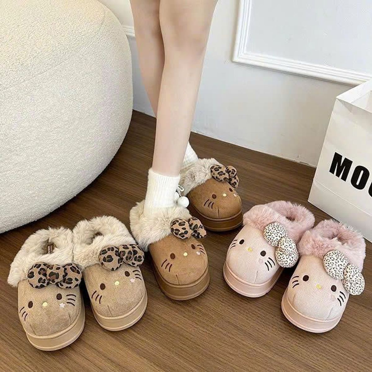 DÉP SỤC MÈO BÔNG KITT GẮN CHARM NƠ 3D LÓT LÔNG ĐÁNG YÊU - PIPI STORE DÉP SỤC MÈO BÔNG KITT GẮN CHARM NƠ 3D LÓT LÔNG ĐÁNG YÊU - PIPI STORE