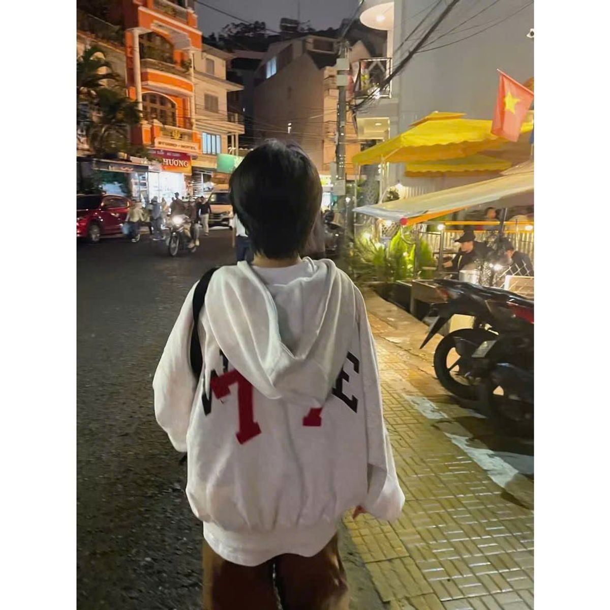 Áo Khoác Unisex Whose 77 - Thời Trang Năng Động & Phong Cách Áo Khoác Unisex Whose 77 - Thời Trang Năng Động & Phong Cách