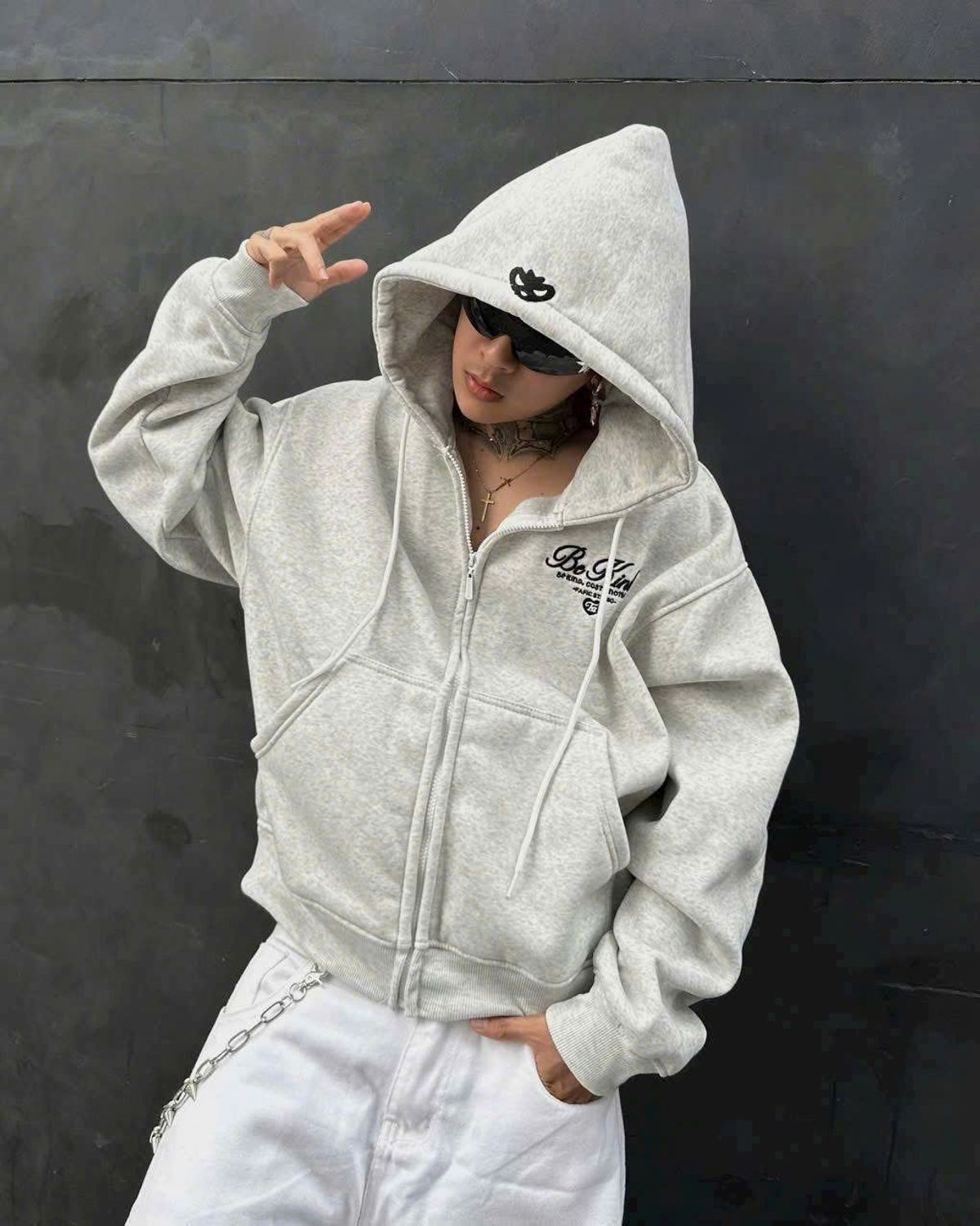 Áo Khoác Chất Nỉ Xuất Khẩu Dày Dặn Mịn Unisex - Logo Thêu Chữ Be Kind Áo Khoác Chất Nỉ Xuất Khẩu Dày Dặn Mịn Unisex - Logo Thêu Chữ Be Kind