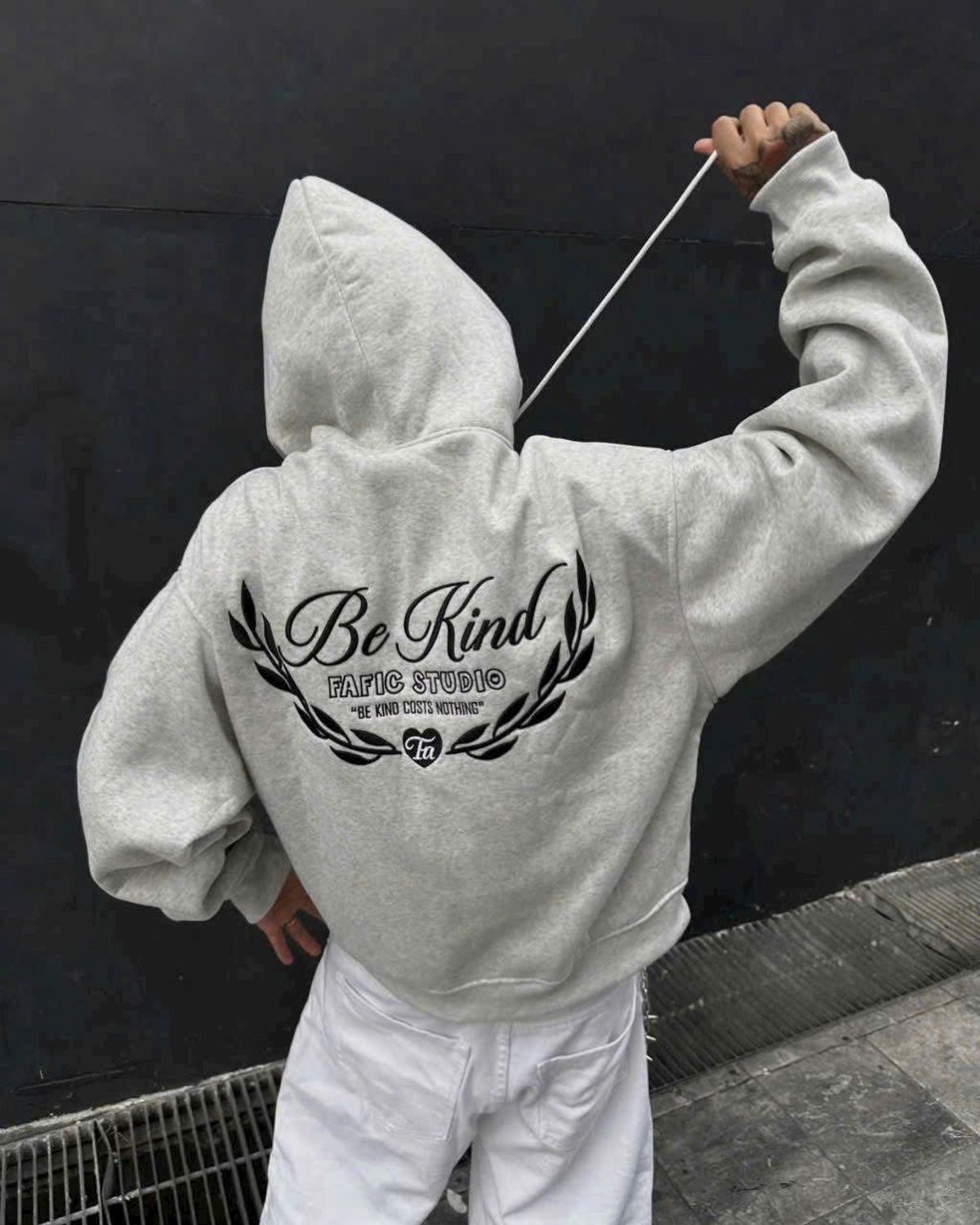 Áo Khoác Chất Nỉ Xuất Khẩu Dày Dặn Mịn Unisex - Logo Thêu Chữ Be Kind Áo Khoác Chất Nỉ Xuất Khẩu Dày Dặn Mịn Unisex - Logo Thêu Chữ Be Kind