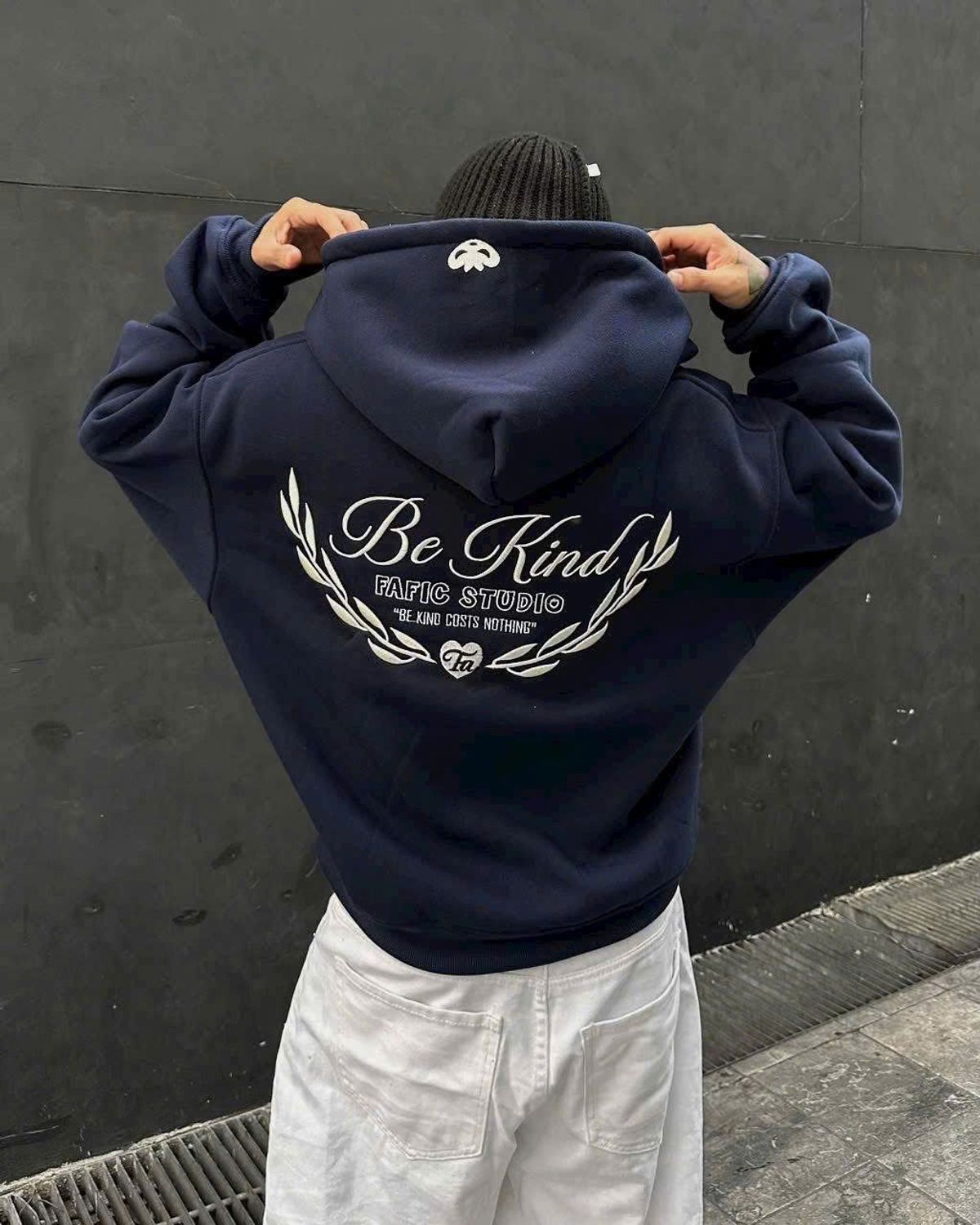 Áo Khoác Chất Nỉ Xuất Khẩu Dày Dặn Mịn Unisex - Logo Thêu Chữ Be Kind Áo Khoác Chất Nỉ Xuất Khẩu Dày Dặn Mịn Unisex - Logo Thêu Chữ Be Kind