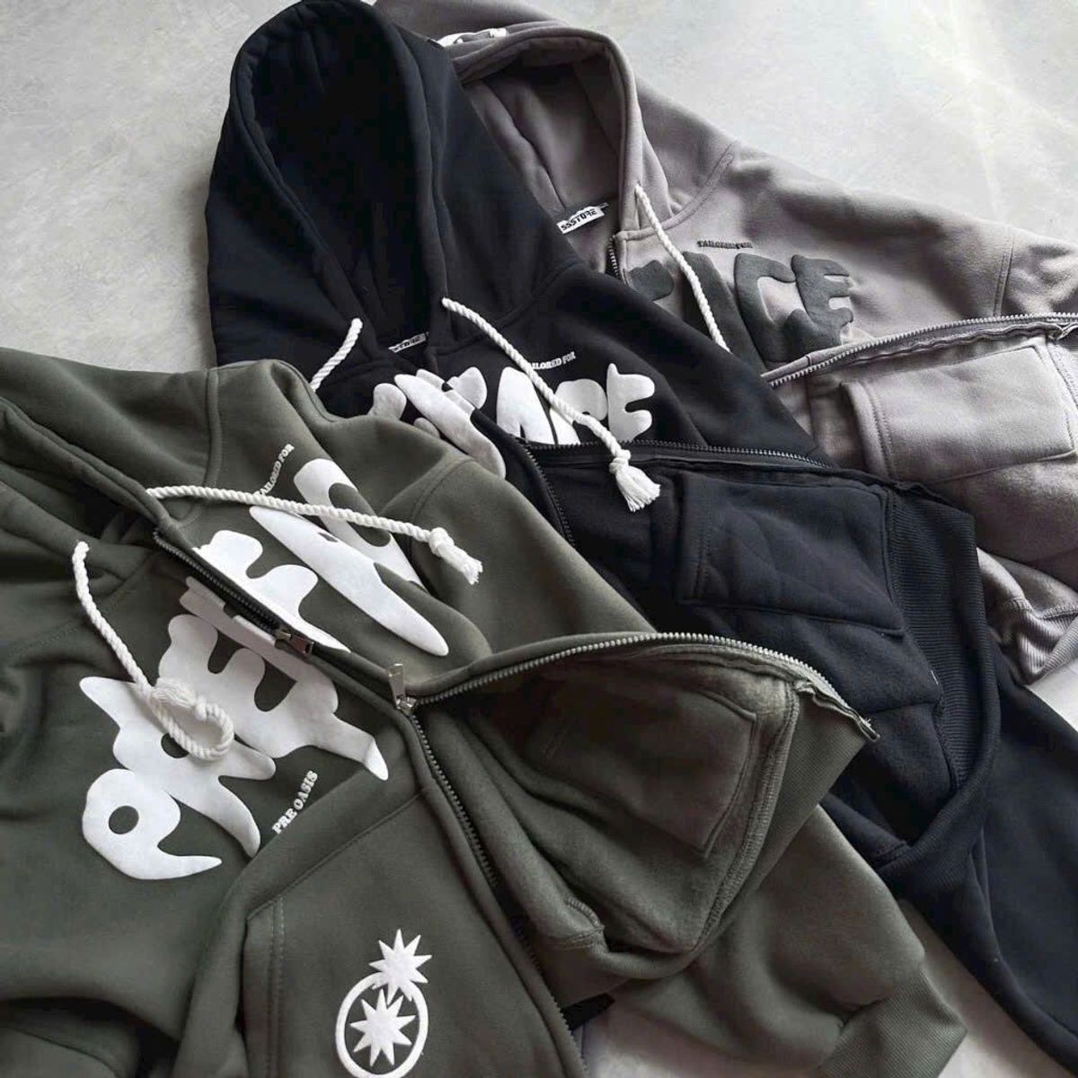 Áo Khoác Nỉ In Nổi PREFACE Form Boxy, Dây Kéo 2 Đầu, Unisex Áo Khoác Nỉ In Nổi PREFACE Form Boxy, Dây Kéo 2 Đầu, Unisex