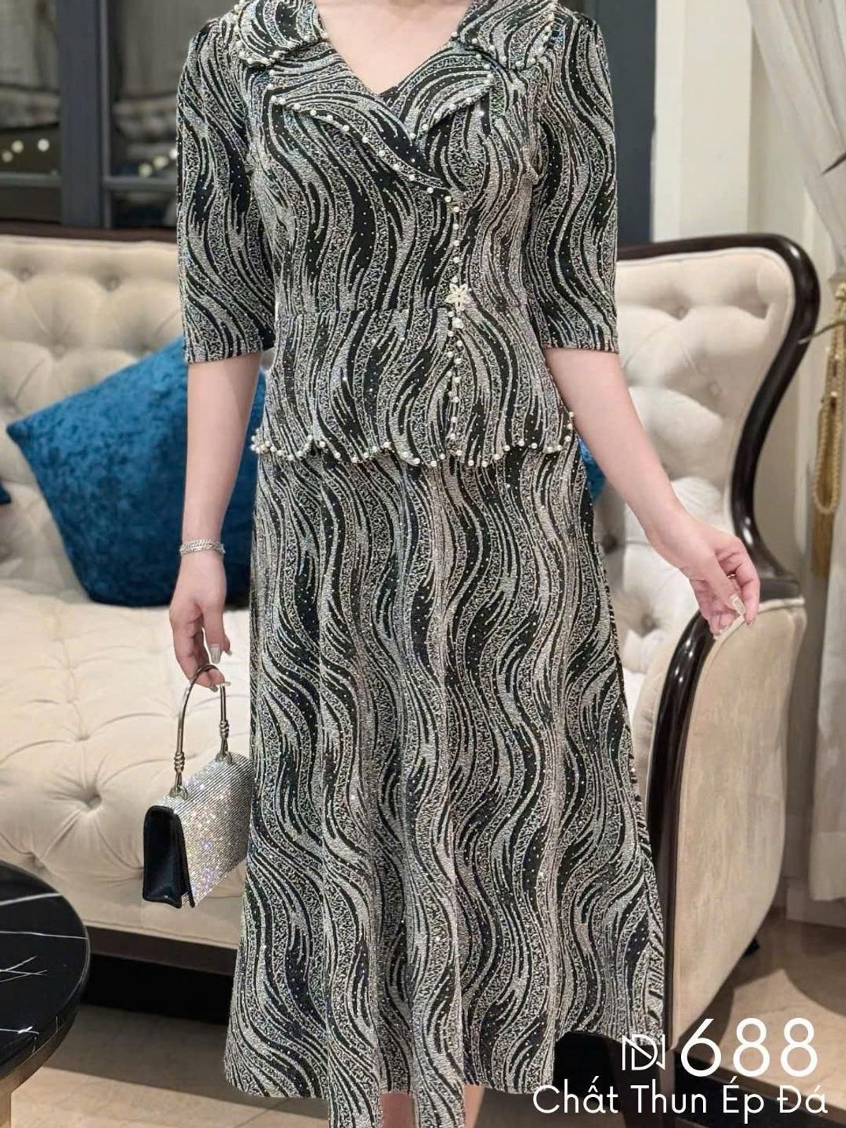 Đầm midi trung niên dự tiệc - công sở, vải thun nhũ cao cấp đính đá, tặng mẹ co giãn tốt bigsize M688 Đầm midi trung niên dự tiệc - công sở, vải thun nhũ cao cấp đính đá, tặng mẹ co giãn tốt bigsize M688