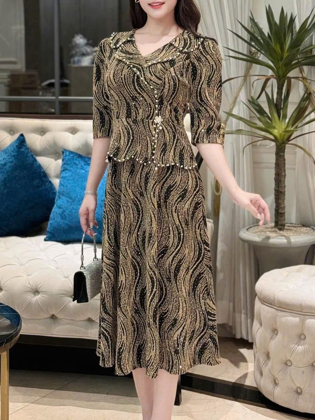 Đầm midi trung niên dự tiệc - công sở, vải thun nhũ cao cấp đính đá, tặng mẹ co giãn tốt bigsize M688 Đầm midi trung niên dự tiệc - công sở, vải thun nhũ cao cấp đính đá, tặng mẹ co giãn tốt bigsize M688