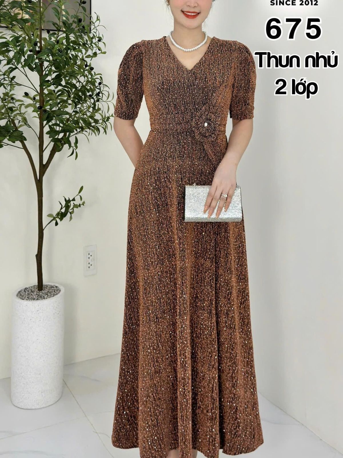 Đầm maxi trung niên dự tiệc sang trọng vải thun nhũ cao cấp đính đá, tặng mẹ co giãn tốt bigsize 80kg M675 Đầm maxi trung niên dự tiệc sang trọng vải thun nhũ cao cấp đính đá, tặng mẹ co giãn tốt bigsize 80kg M675