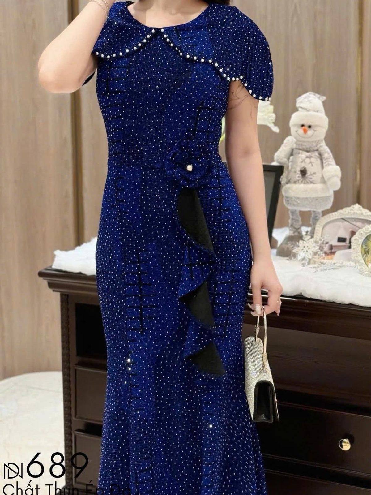 Đầm đuôi cá trung niên dự tiệc - công sở, vải thun nhũ cao cấp đính đá, tặng mẹ co giãn tốt bigsize M689 Đầm đuôi cá trung niên dự tiệc - công sở, vải thun nhũ cao cấp đính đá, tặng mẹ co giãn tốt bigsize M689
