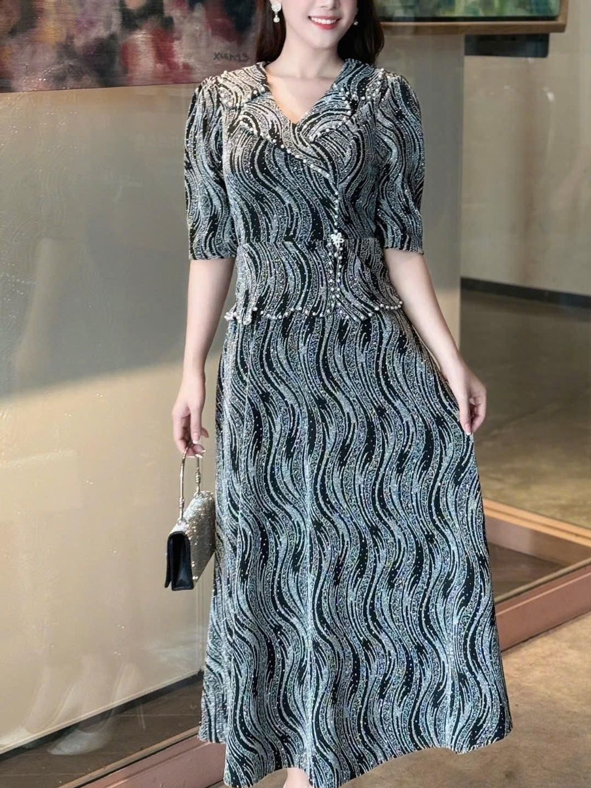 Đầm maxi trung niên dự tiệc - công sở, vải thun nhũ cao cấp đính đá, tặng mẹ co giãn tốt bigsize M695 Đầm maxi trung niên dự tiệc - công sở, vải thun nhũ cao cấp đính đá, tặng mẹ co giãn tốt bigsize M695