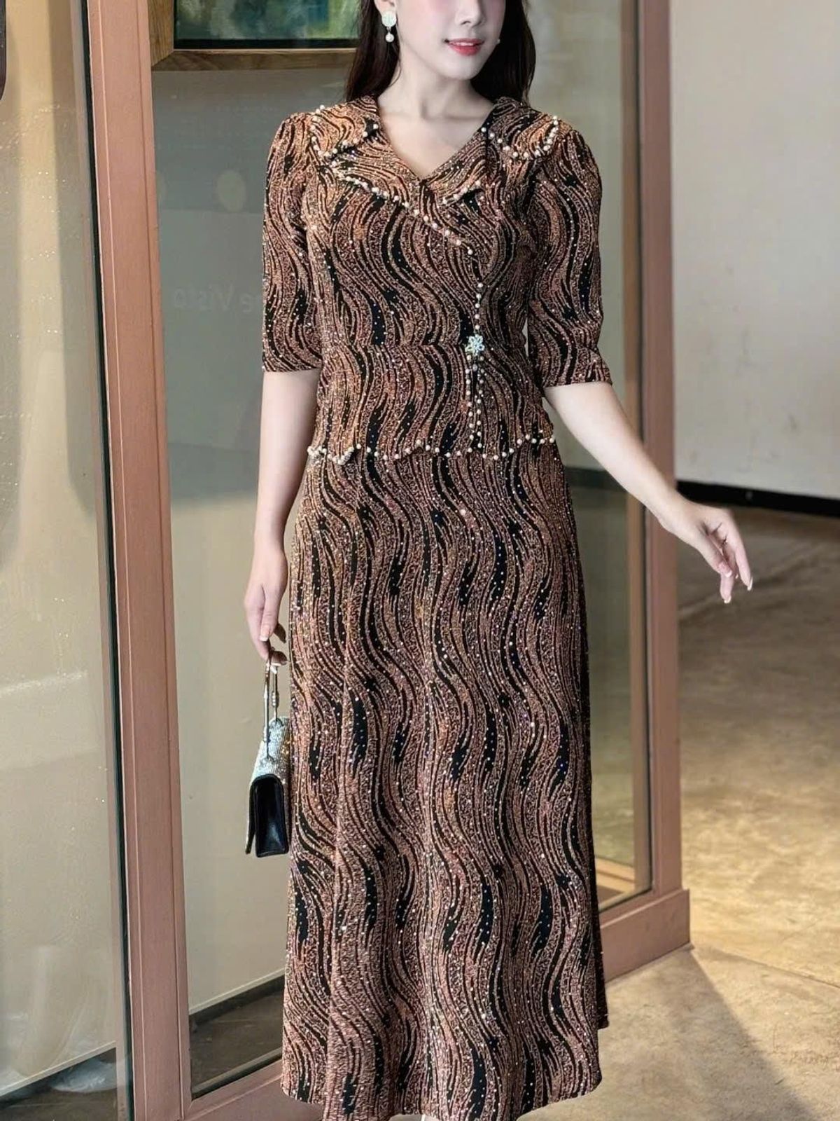 Đầm maxi trung niên dự tiệc - công sở, vải thun nhũ cao cấp đính đá, tặng mẹ co giãn tốt bigsize M695 Đầm maxi trung niên dự tiệc - công sở, vải thun nhũ cao cấp đính đá, tặng mẹ co giãn tốt bigsize M695