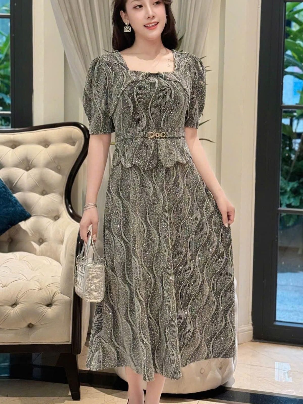 Đầm midi trung niên dự tiệc - công sở, vải thun nhũ cao cấp đính đá, tặng mẹ co giãn tốt bigsize M692 Đầm midi trung niên dự tiệc - công sở, vải thun nhũ cao cấp đính đá, tặng mẹ co giãn tốt bigsize M692