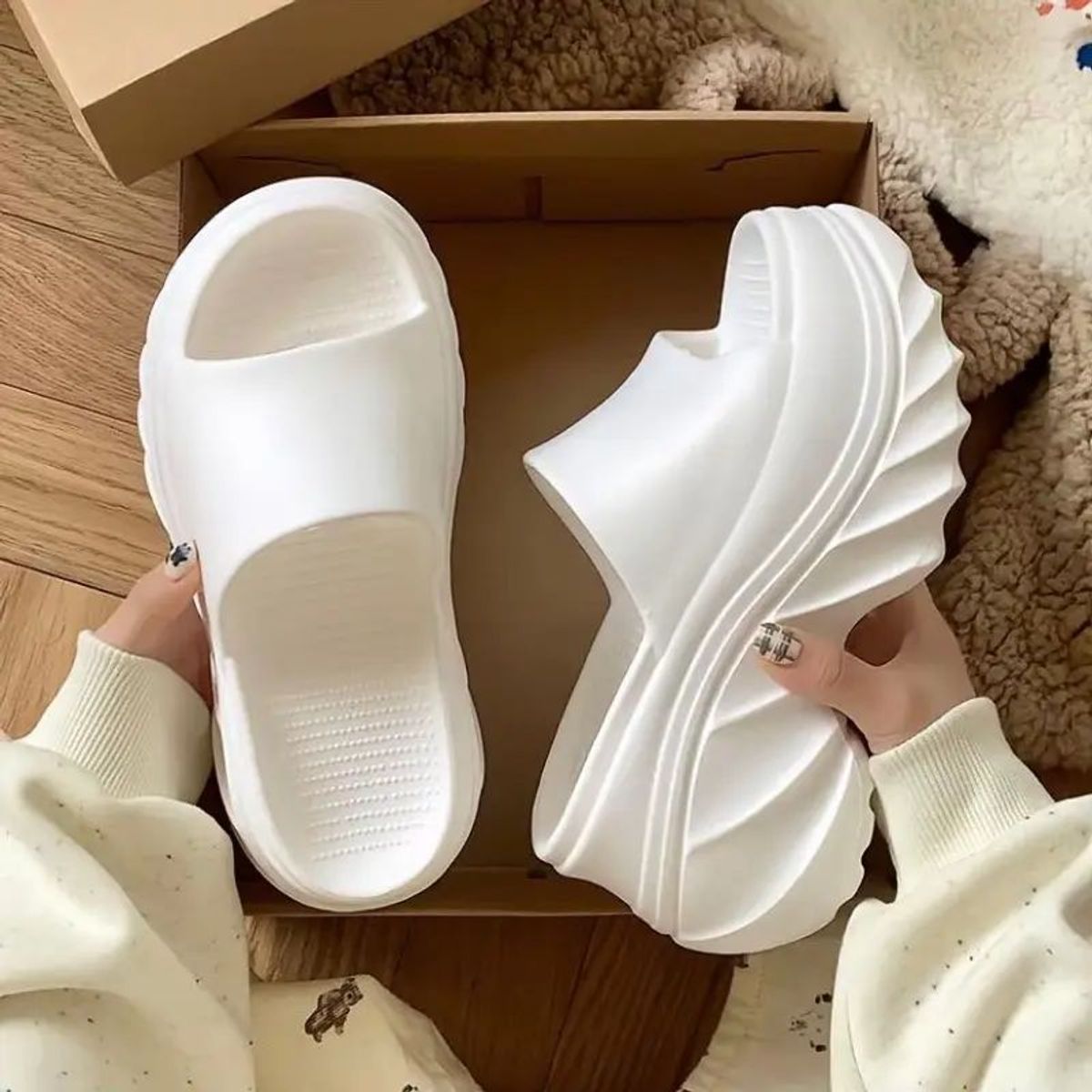 DÉP QUAI NGANG CAO CẤP EVA NGUYÊN KHỐI, ĐẾ CAO 9CM CHILI – SIÊU NHẸ HACK DÁNG ĐỈNH - PIPI STORE DÉP QUAI NGANG CAO CẤP EVA NGUYÊN KHỐI, ĐẾ CAO 9CM CHILI – SIÊU NHẸ HACK DÁNG ĐỈNH - PIPI STORE
