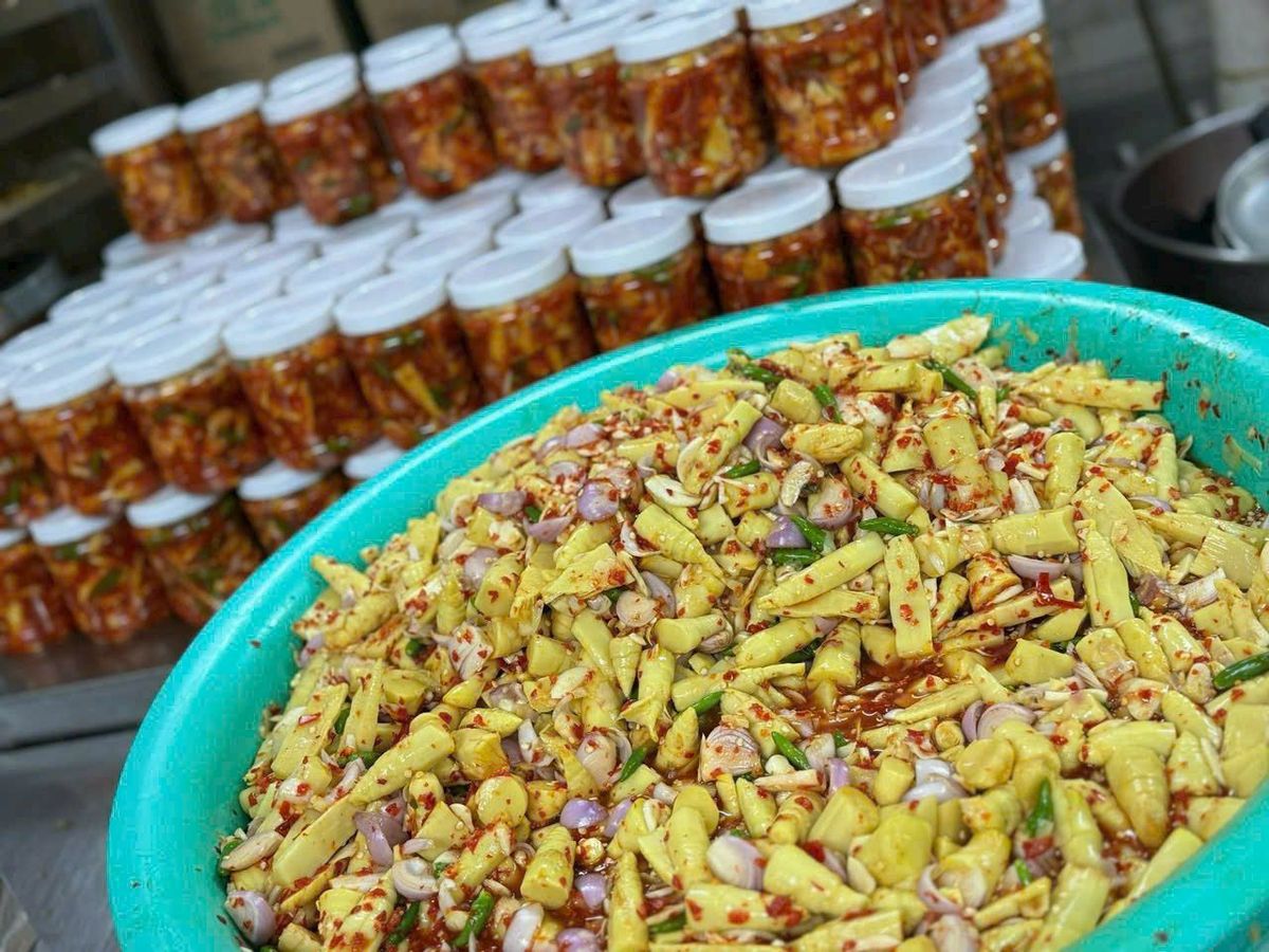 KIM CHI MĂNG GIÒN RỤM,CHUA CAY ĐẬM ĐÀ 800G - WINNIE HOUSE KIM CHI MĂNG GIÒN RỤM,CHUA CAY ĐẬM ĐÀ 800G - WINNIE HOUSE