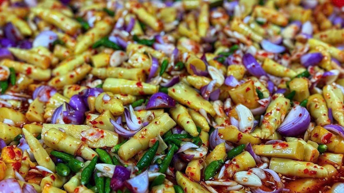 KIM CHI MĂNG GIÒN RỤM,CHUA CAY ĐẬM ĐÀ 800G - WINNIE HOUSE KIM CHI MĂNG GIÒN RỤM,CHUA CAY ĐẬM ĐÀ 800G - WINNIE HOUSE