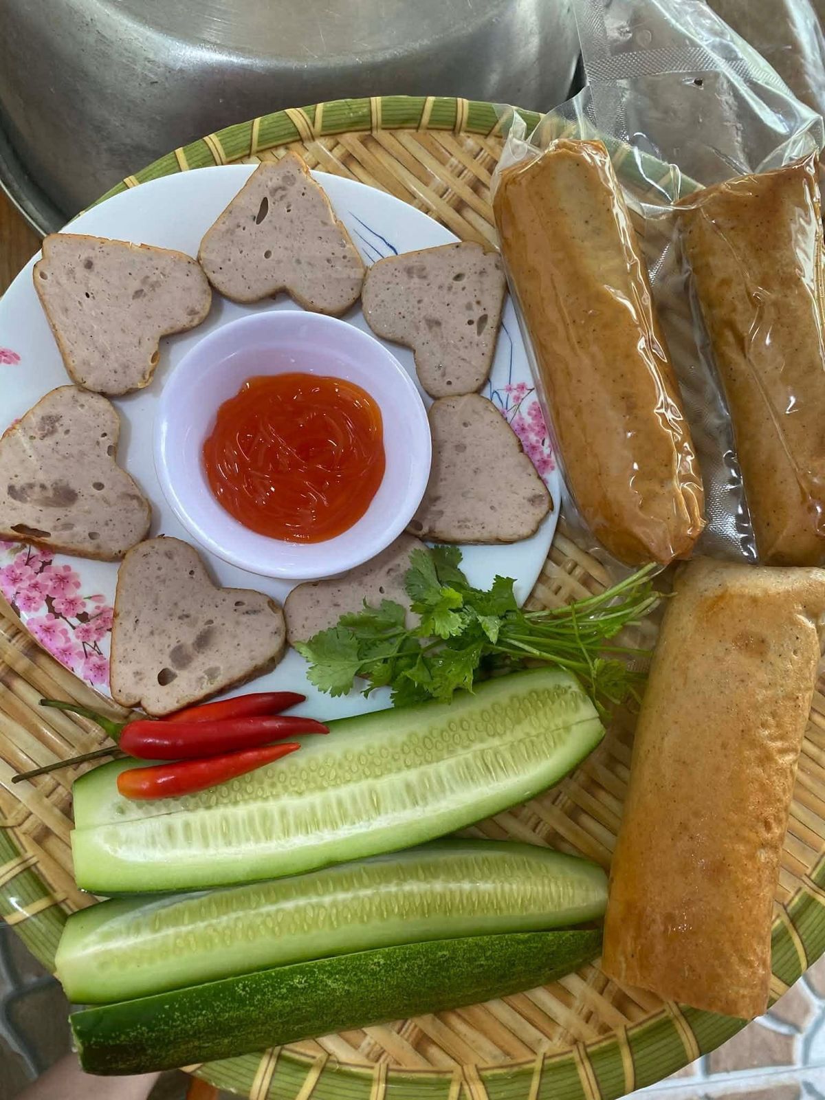 Chả Quế Truyền Thống, Thơm Ngon Đậm Đà 1kg (Chỉ giao TP.HCM) Chả Quế Truyền Thống, Thơm Ngon Đậm Đà 1kg (Chỉ giao TP.HCM)