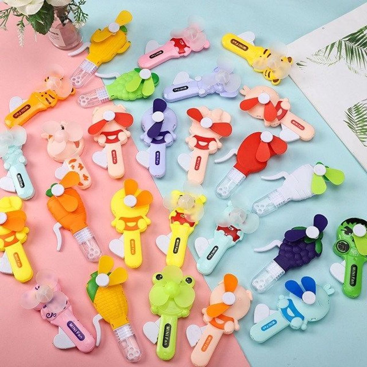 QUẠT MINI CẦM TAY, QUẠT BÓP TAY 2 CÁNH QUẠT HÌNH THÚ KUTE QUẠT MINI CẦM TAY, QUẠT BÓP TAY 2 CÁNH QUẠT HÌNH THÚ KUTE