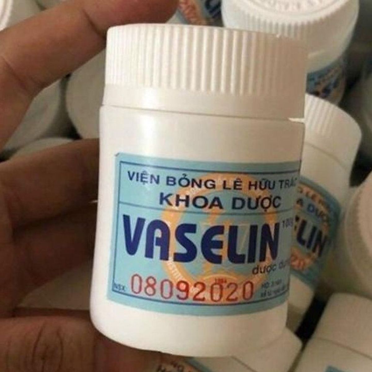 KEM NẺ VIỆN BỎNG HỘP TO 110GR KEM NẺ VIỆN BỎNG HỘP TO 110GR