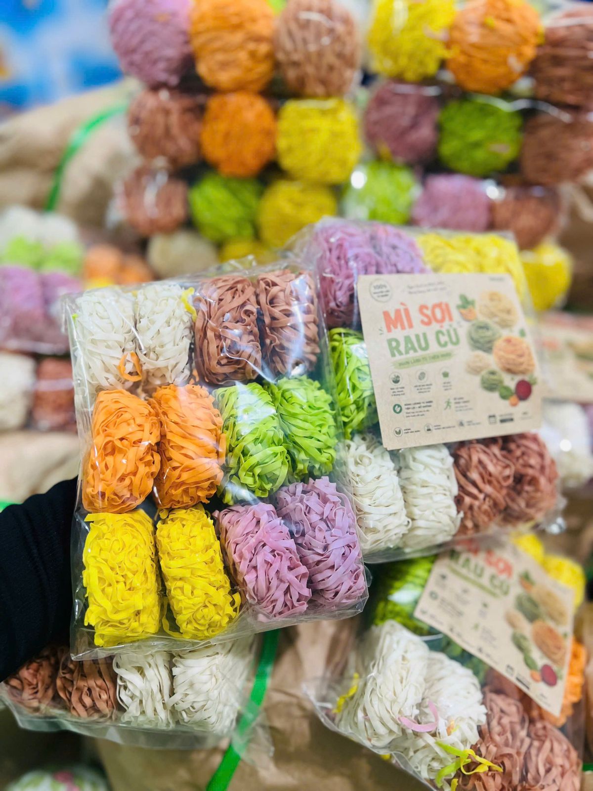 MÌ SỢI RAU CỦ SỢI PHỞ, ĂN LẨU, XÀO, TRỘN HAY NẤU NƯỚC ĐỀU NGON 1kg MÌ SỢI RAU CỦ SỢI PHỞ, ĂN LẨU, XÀO, TRỘN HAY NẤU NƯỚC ĐỀU NGON 1kg