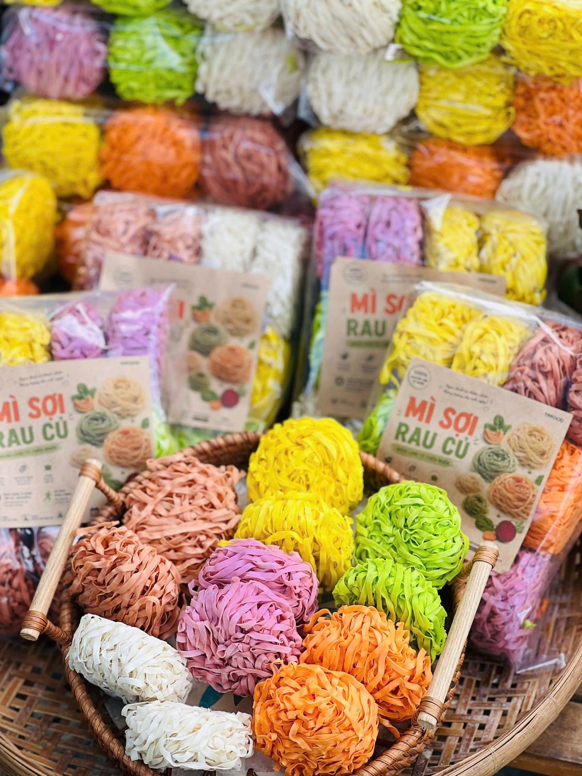 MÌ SỢI RAU CỦ SỢI PHỞ, ĂN LẨU, XÀO, TRỘN HAY NẤU NƯỚC ĐỀU NGON 1kg MÌ SỢI RAU CỦ SỢI PHỞ, ĂN LẨU, XÀO, TRỘN HAY NẤU NƯỚC ĐỀU NGON 1kg