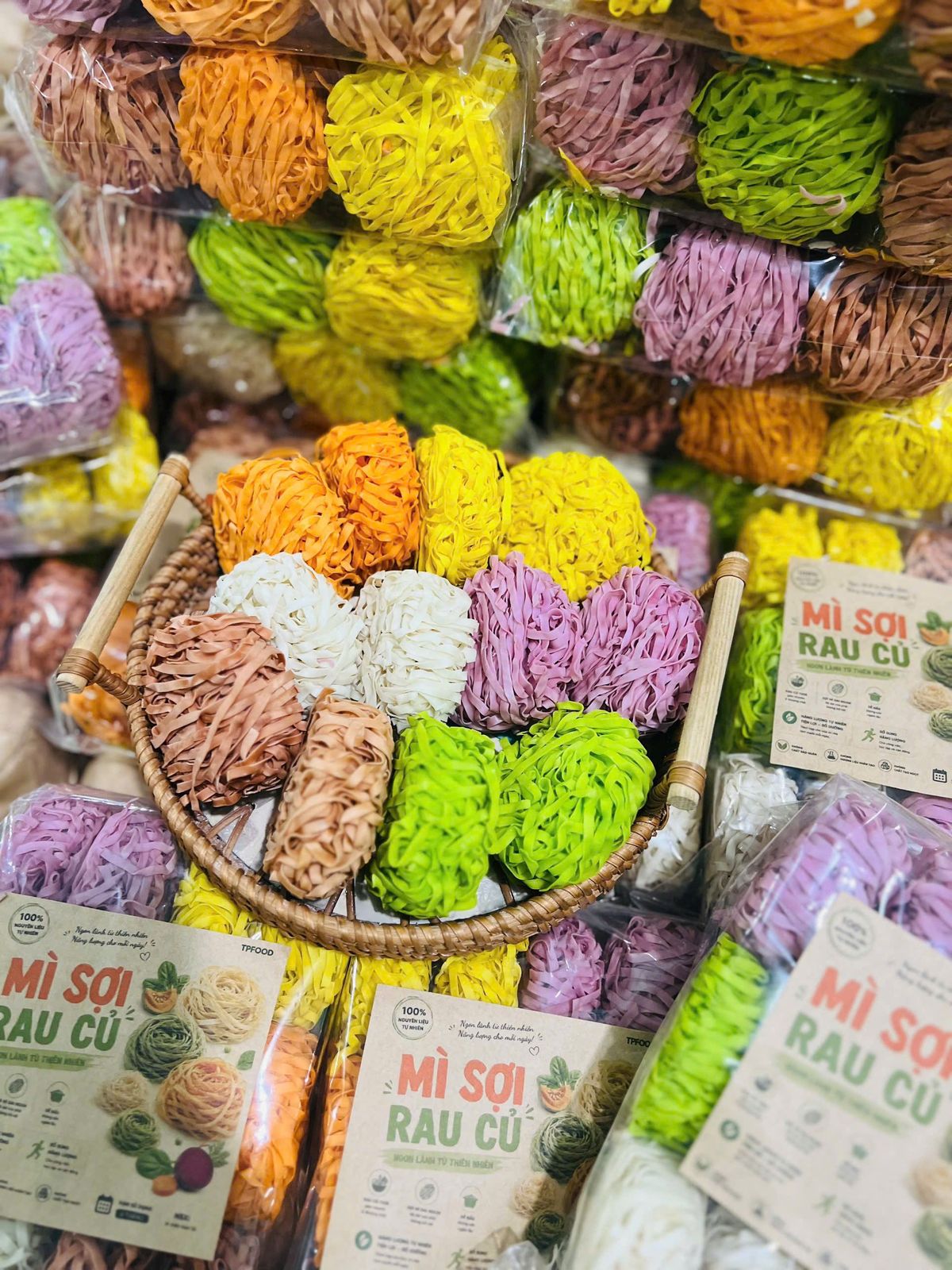 MÌ SỢI RAU CỦ SỢI PHỞ, ĂN LẨU, XÀO, TRỘN HAY NẤU NƯỚC ĐỀU NGON 1kg MÌ SỢI RAU CỦ SỢI PHỞ, ĂN LẨU, XÀO, TRỘN HAY NẤU NƯỚC ĐỀU NGON 1kg