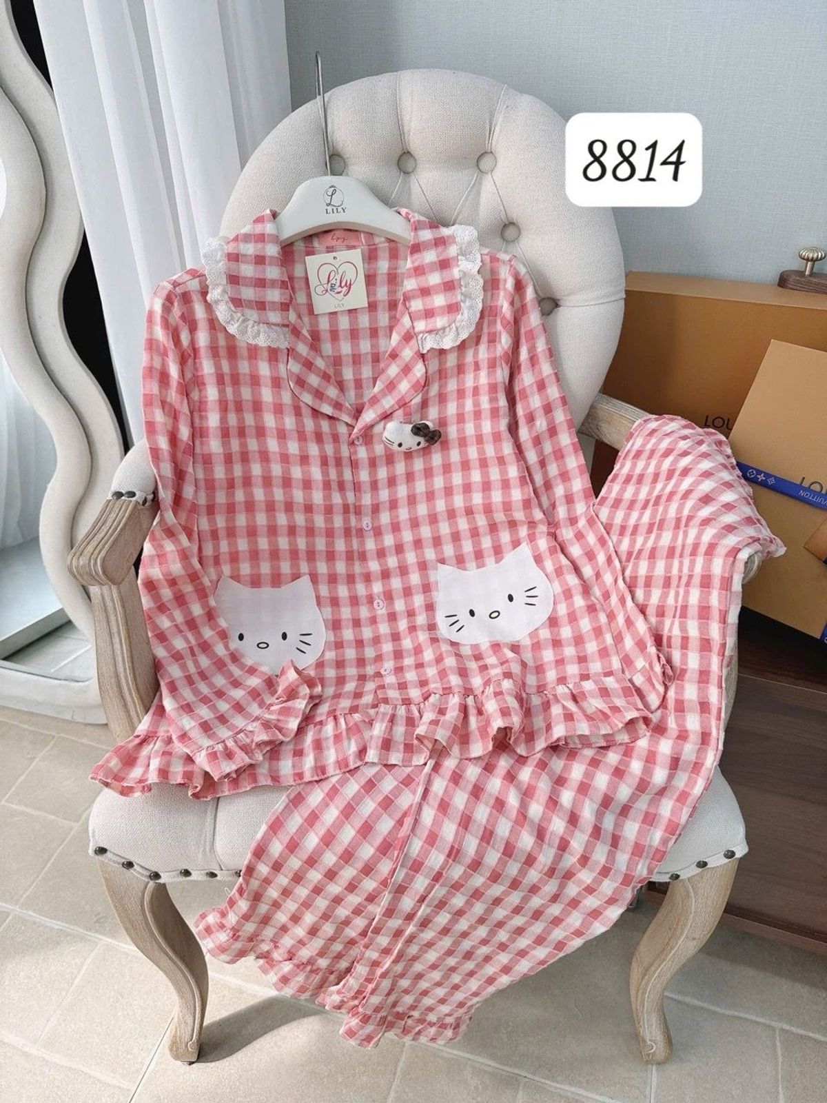 BỘ ĐŨI KẺ CHARM KITTY LILY (8814)