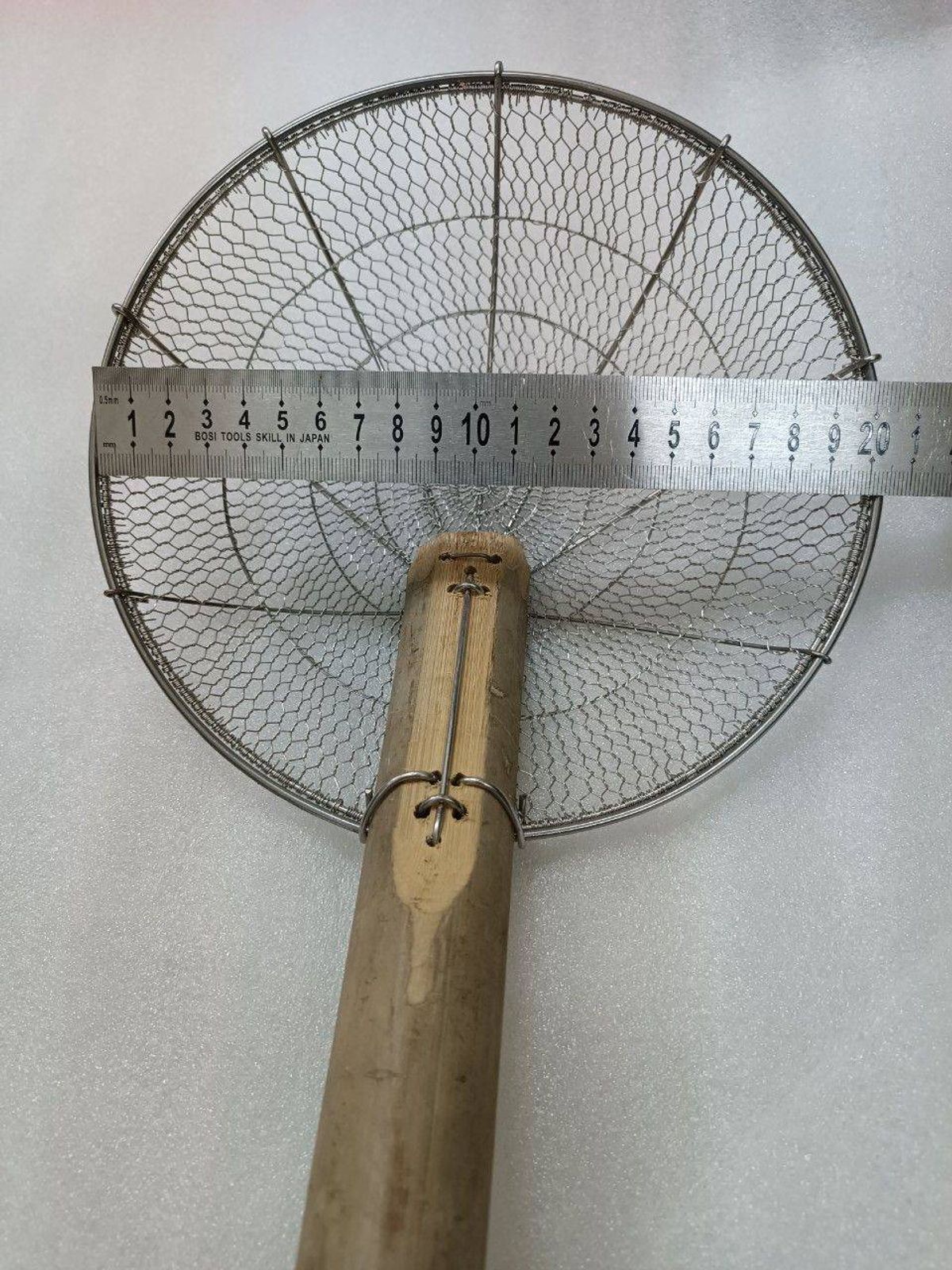 Vợt trụng mì inox 2 tấc (20cm) cán tre vớt rau; xương; bánh mứt giá sỉ ...