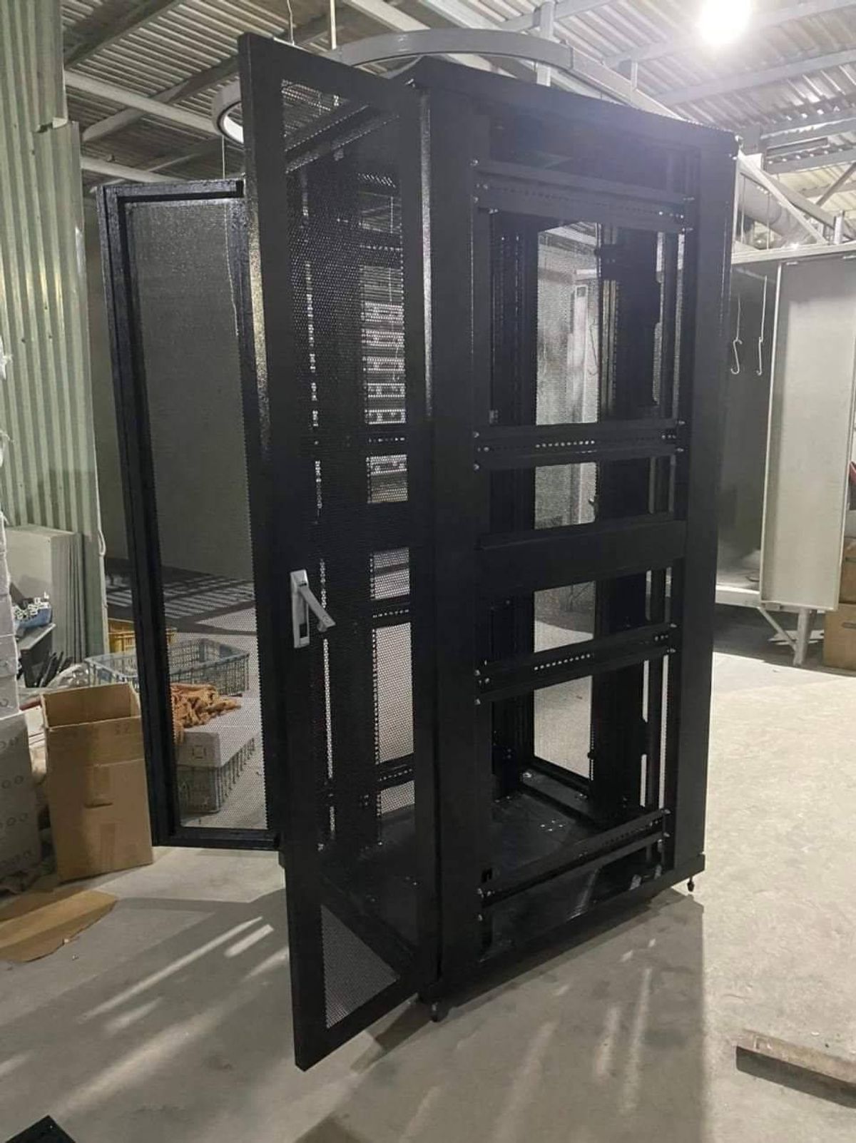 Tủ rack 42U - D600 bánh xe giá sỉ, giá bán buôn - Thị Trường Sỉ