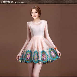 Đầm lưới hồng thêu gương hoa 3d-dt65- e355