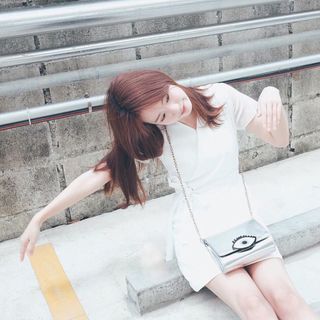 Em đầm chéo ngực phối cách điệu 2 tay voan