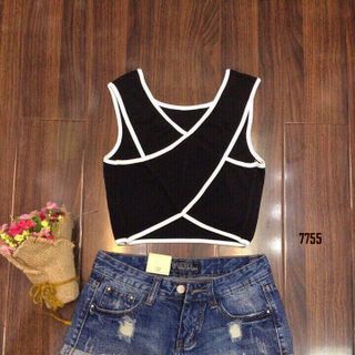 Áo croptop đan chéo sau