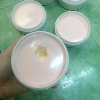 Nhận làm kem độc quyền